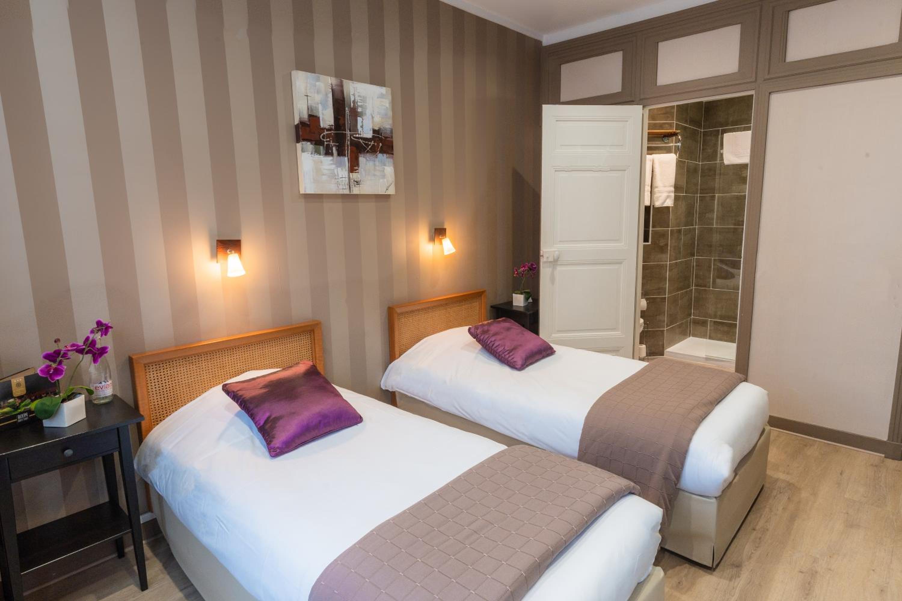 Standard Double Room photo 3