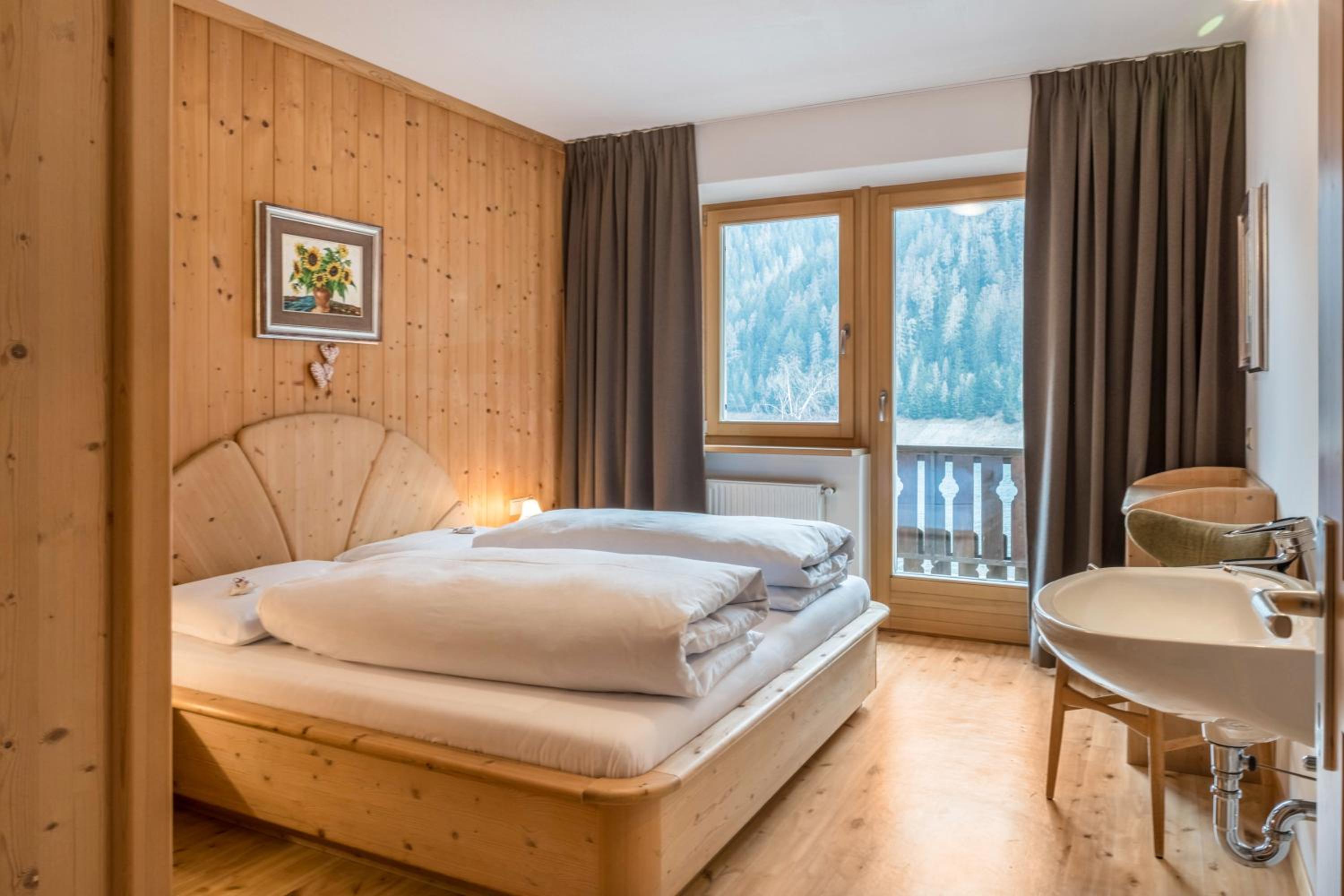 Two-Bedroom Deluxe Apartment with Garden View