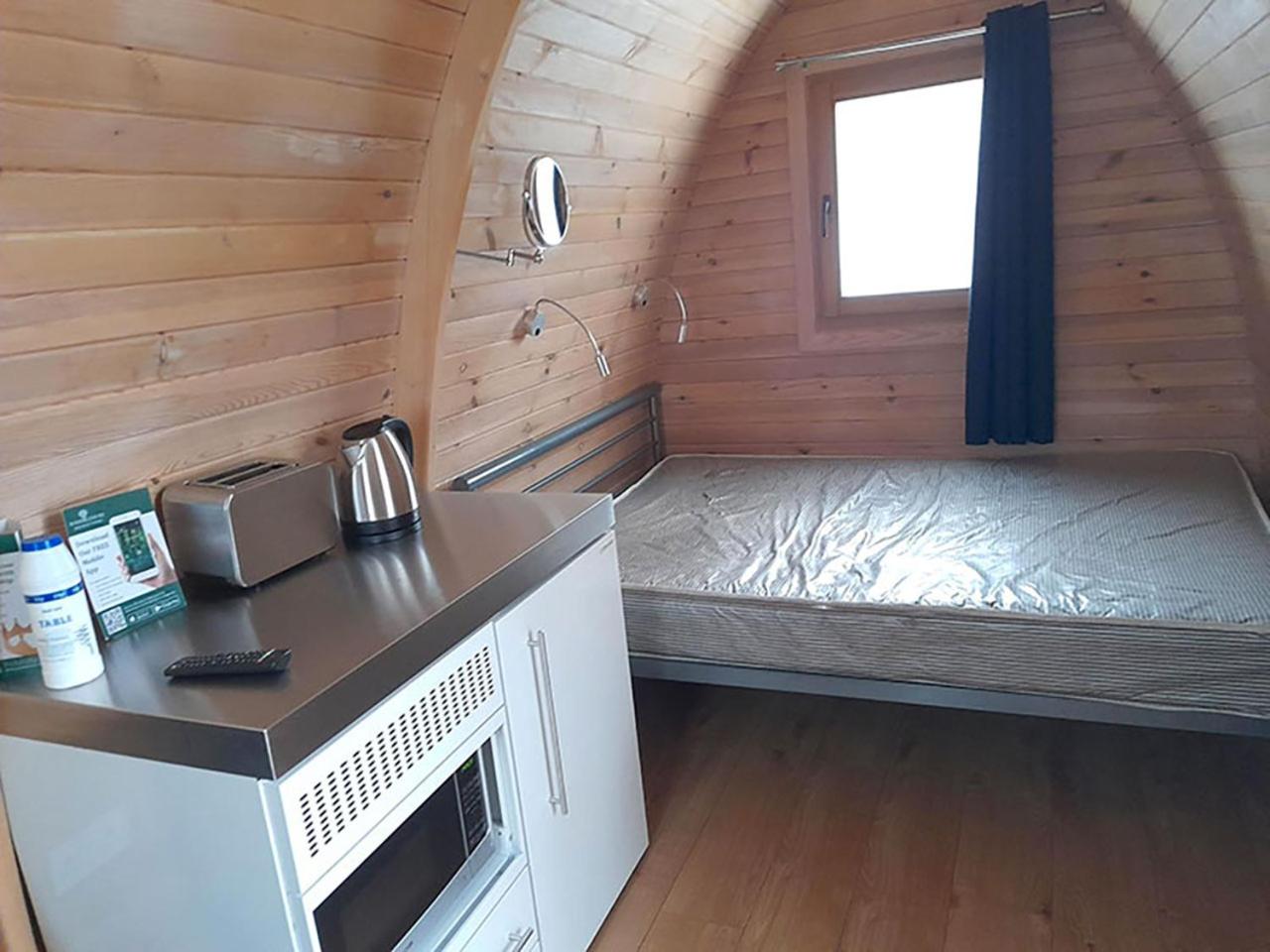 Camping Pod Sleeps 2 (SHARED BATHROOMS)