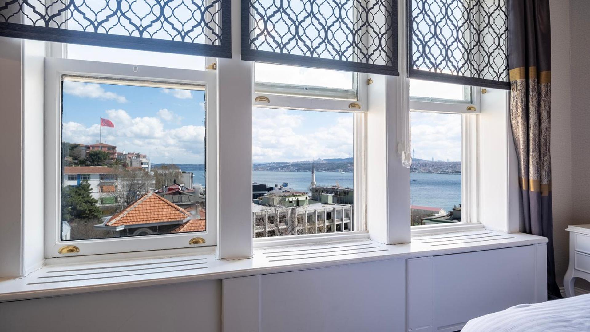 Deluxe Room with Sea View photo 2