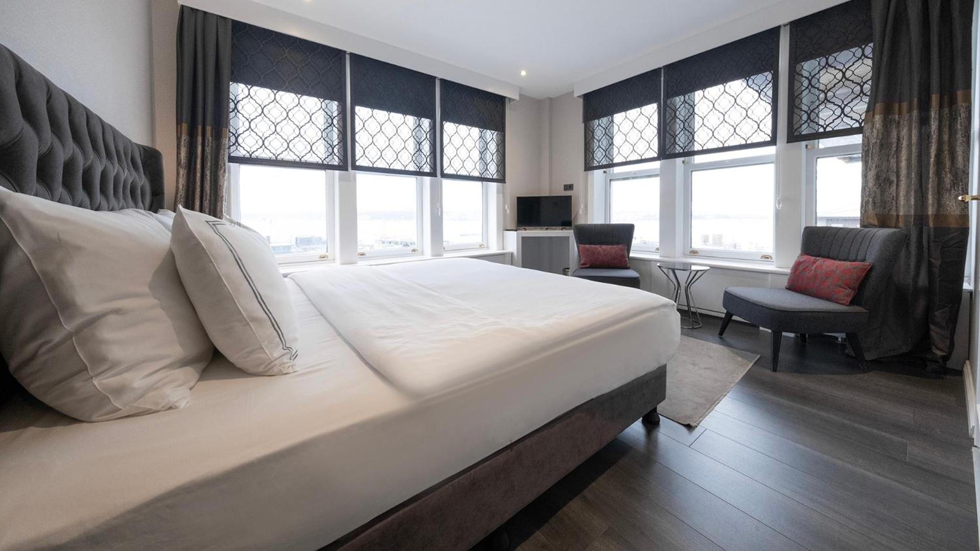 Deluxe Room with Sea View photo 1