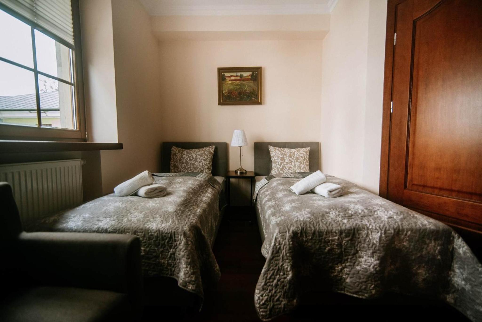 Double Room with Private Bathroom - Photo 26