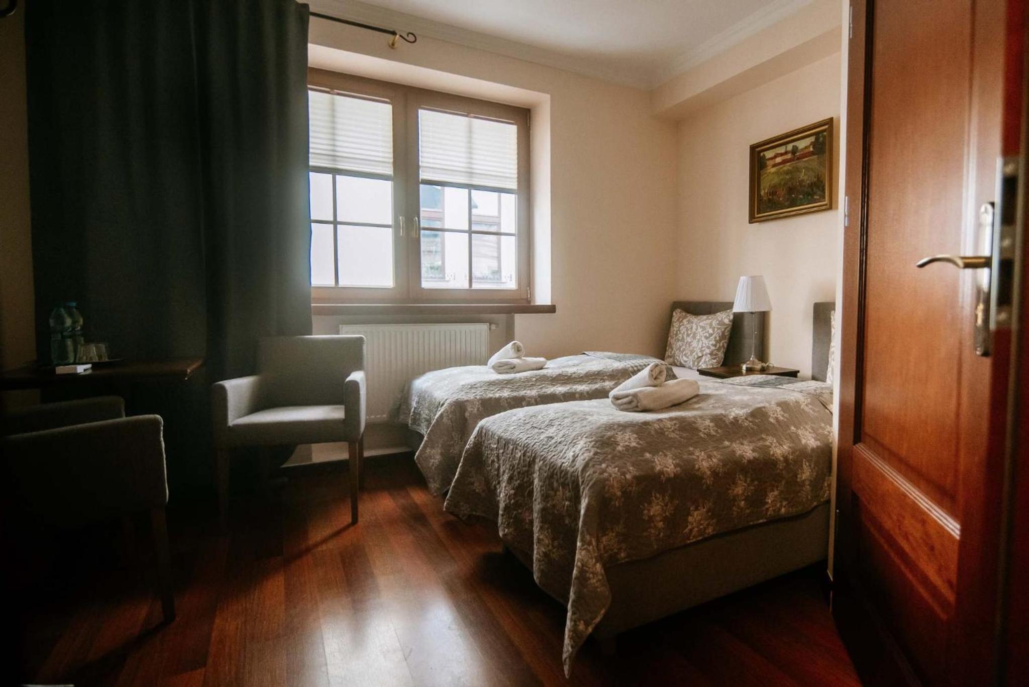 Double Room with Private Bathroom - Photo 28