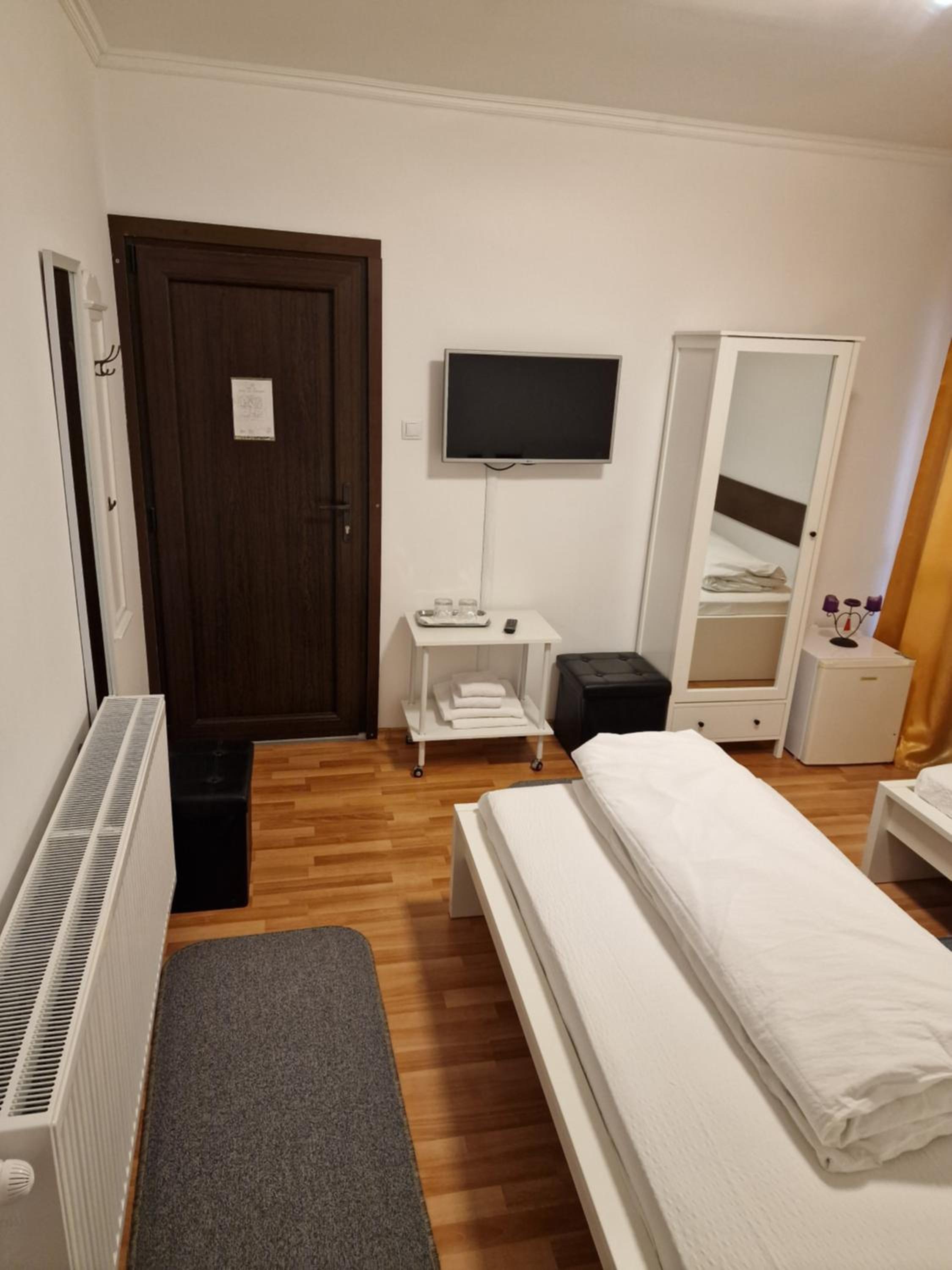 Double Room - Photo 1