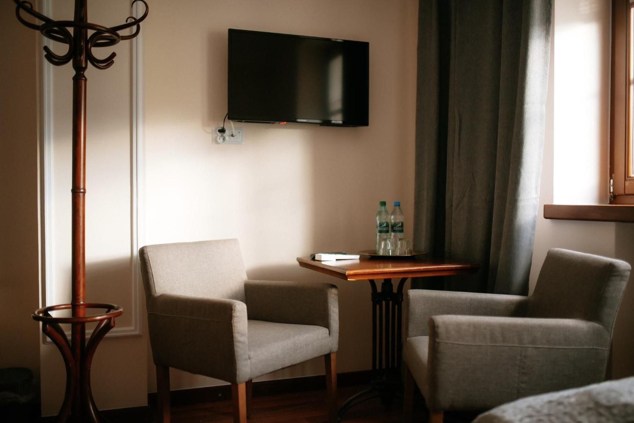 Double Room with Private Bathroom - Photo 5