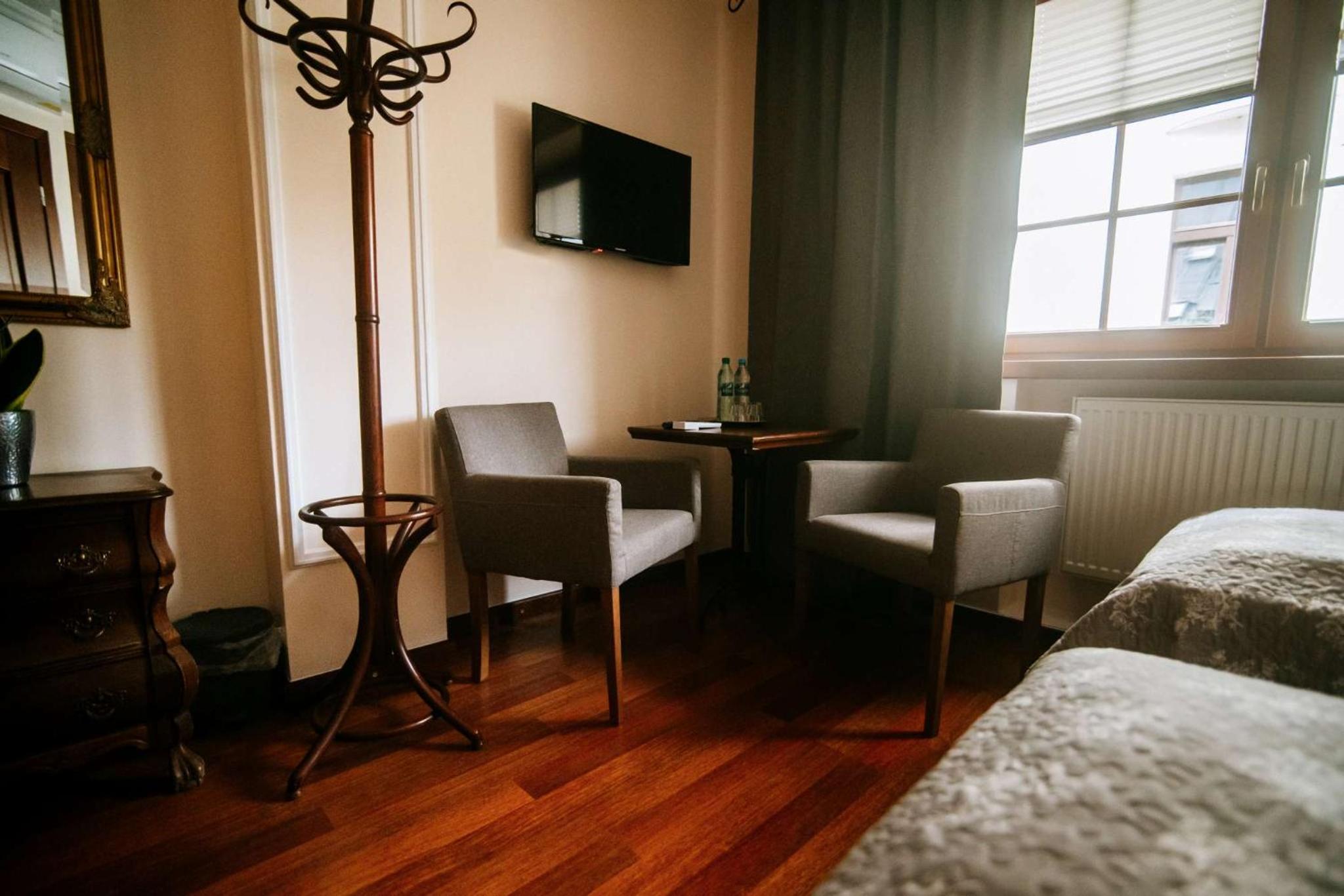 Double Room with Private Bathroom - Photo 15