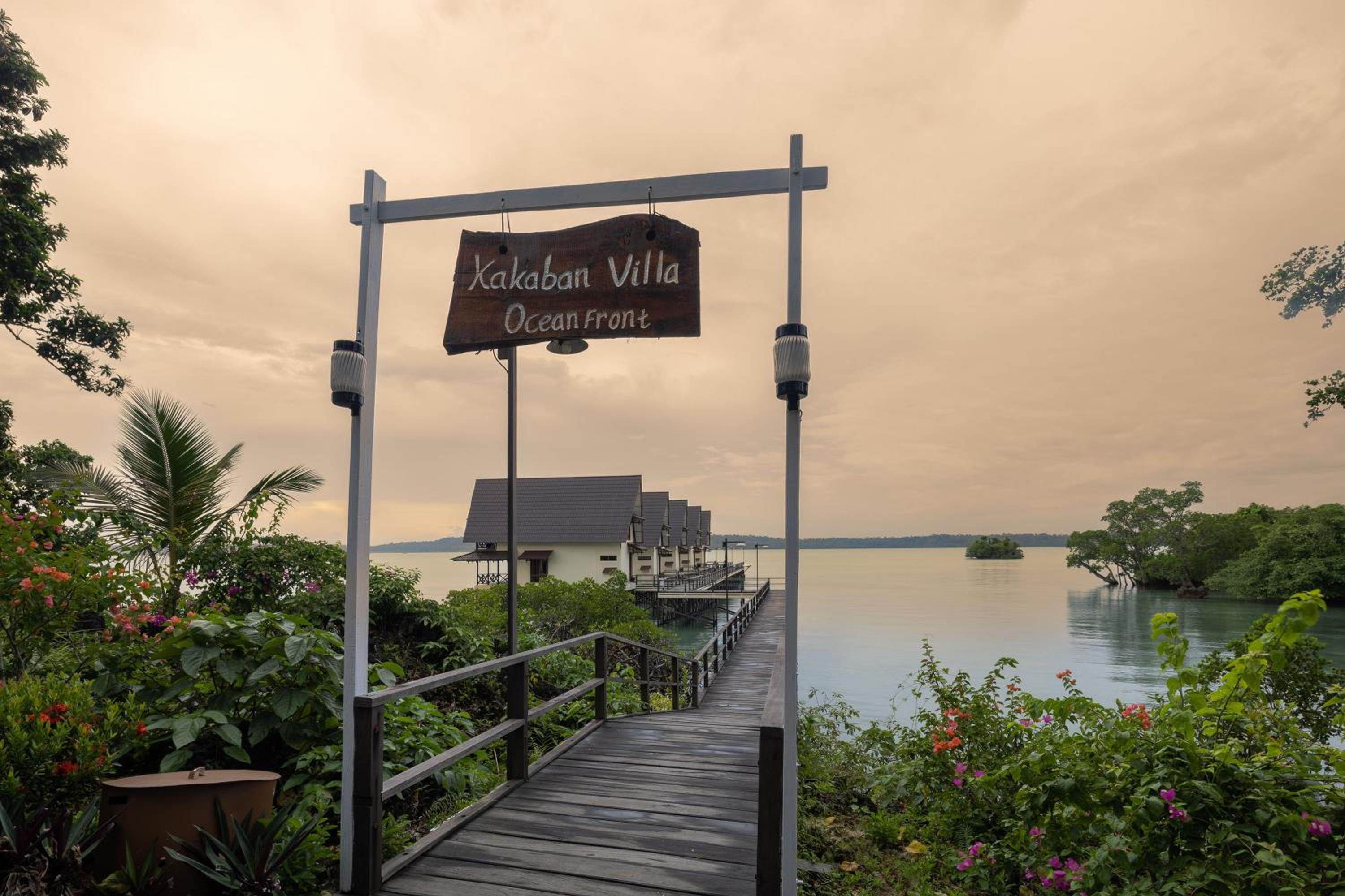 Villa - Beach Front - Photo 2