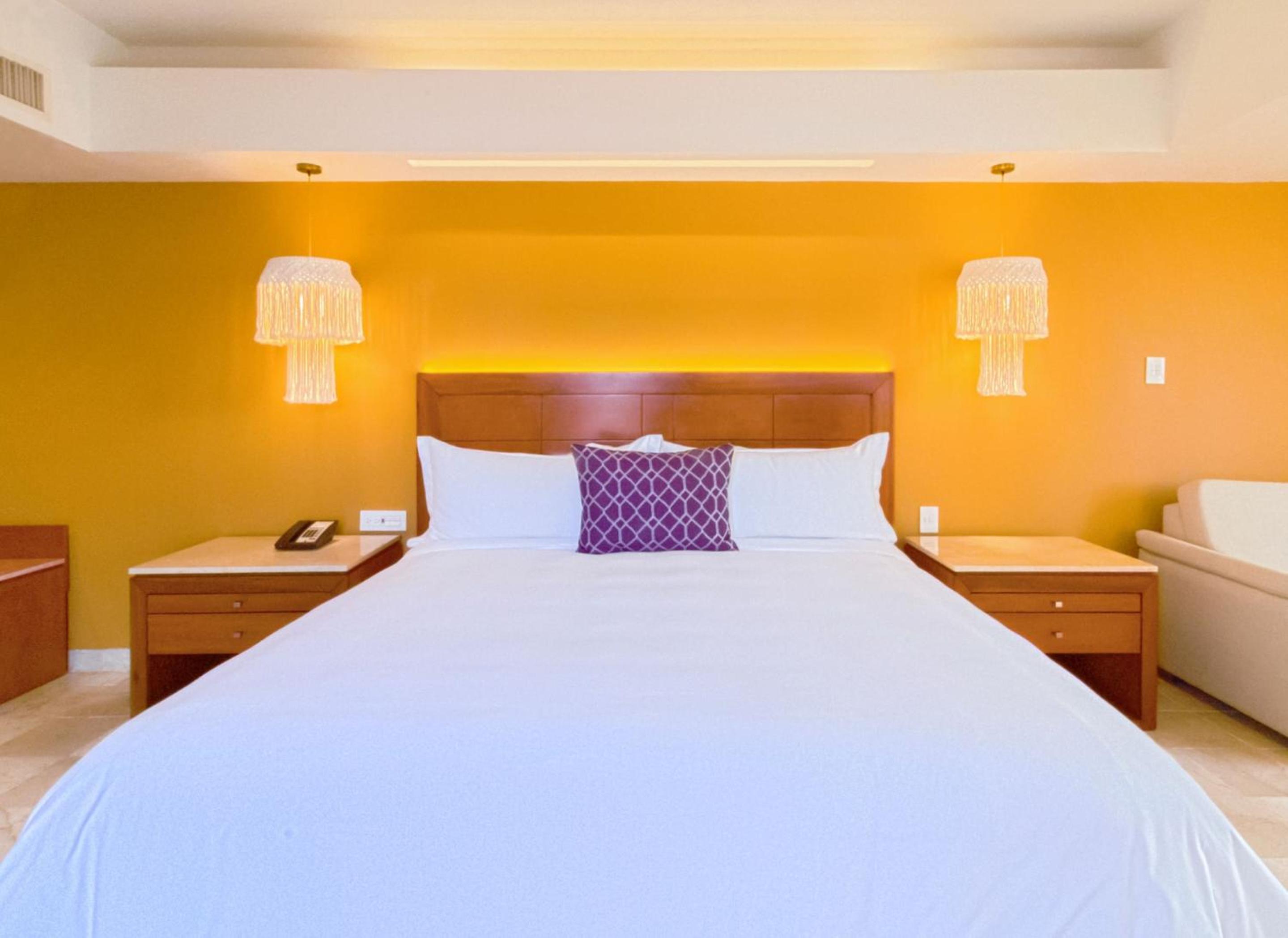Junior Suite with Breakfast Buffet for 2 Adults - Photo 15