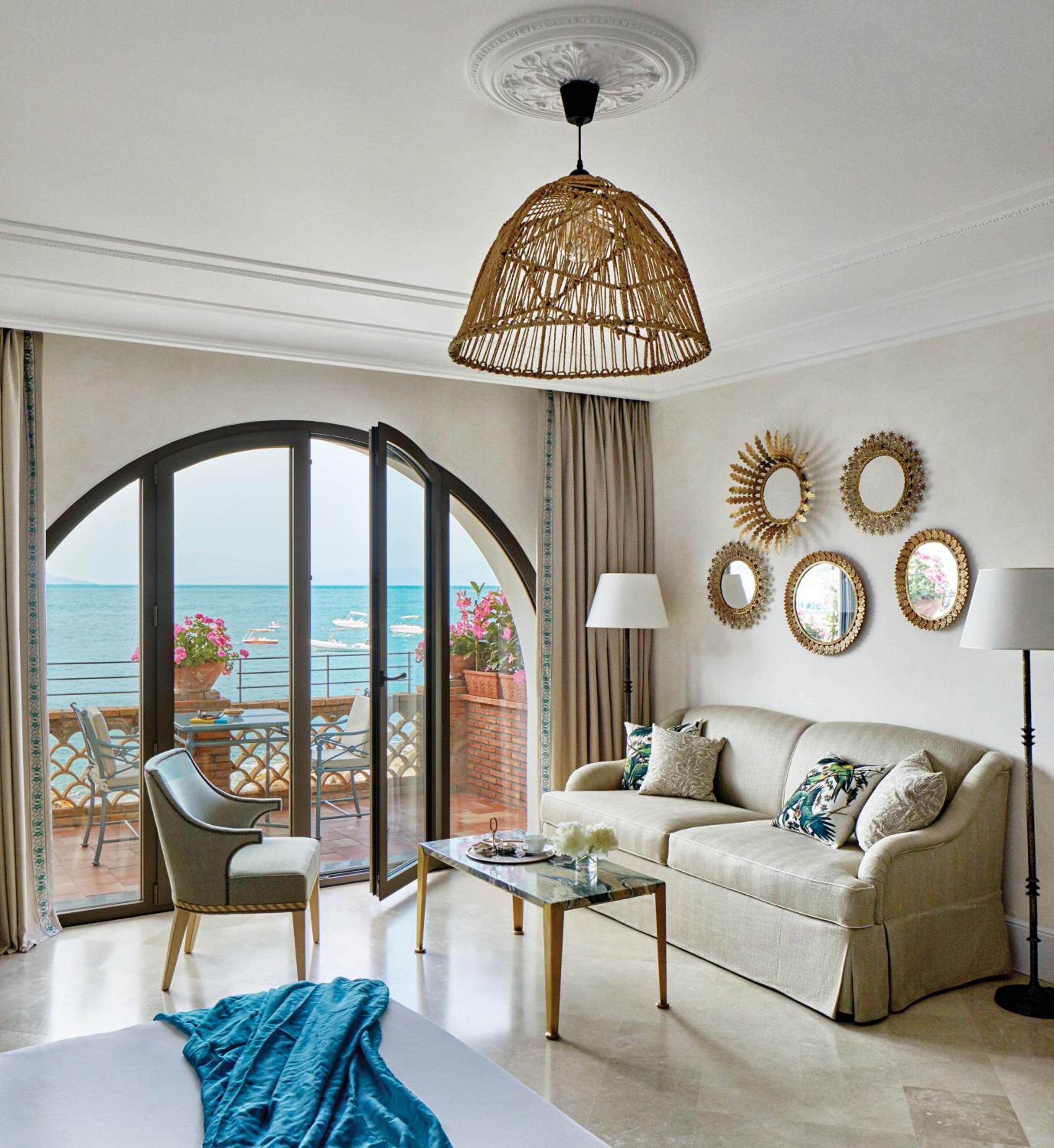 Premium Junior Suite with Sea View and Balcony - Photo 9