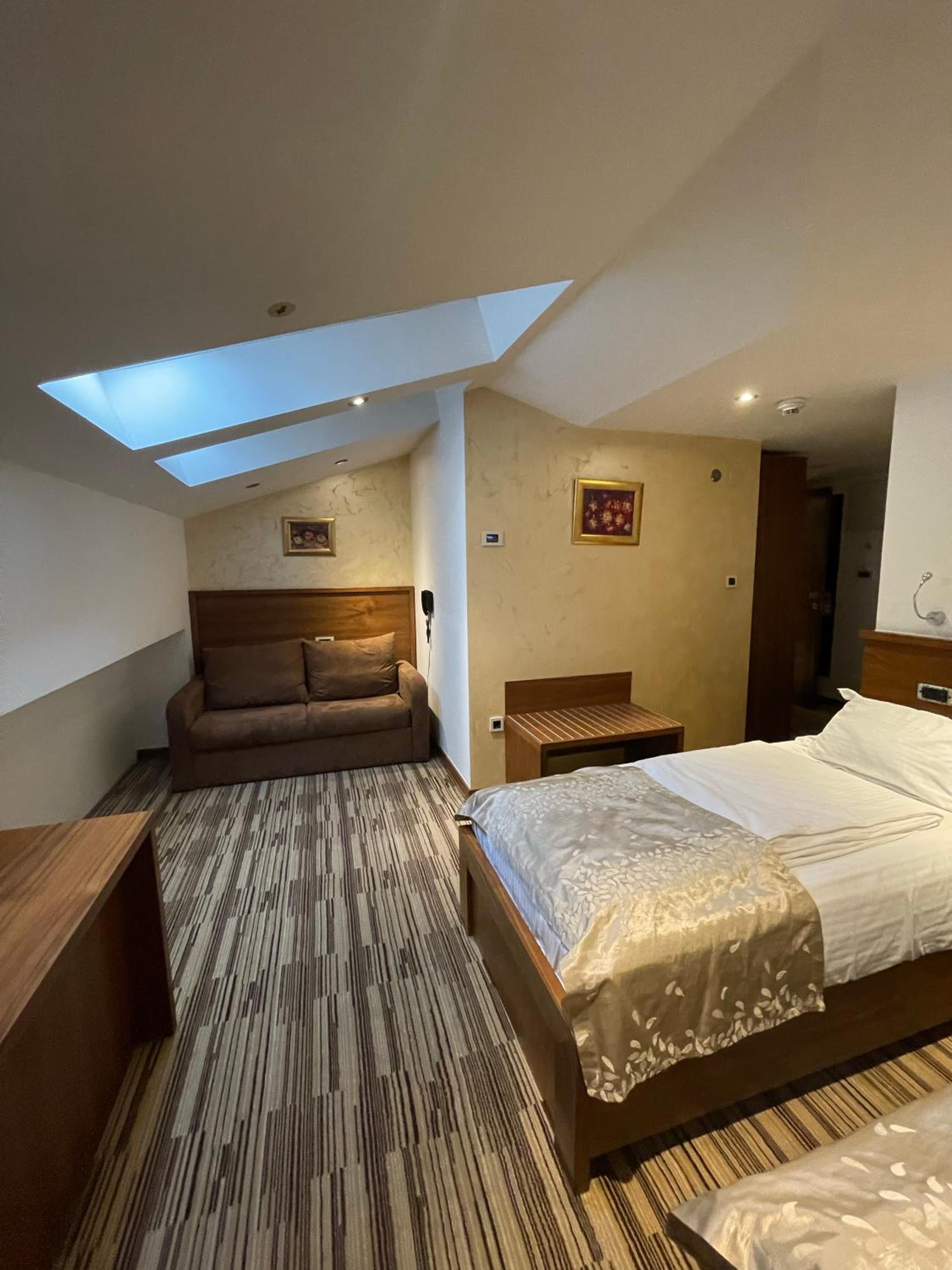 Triple Room - Photo 6