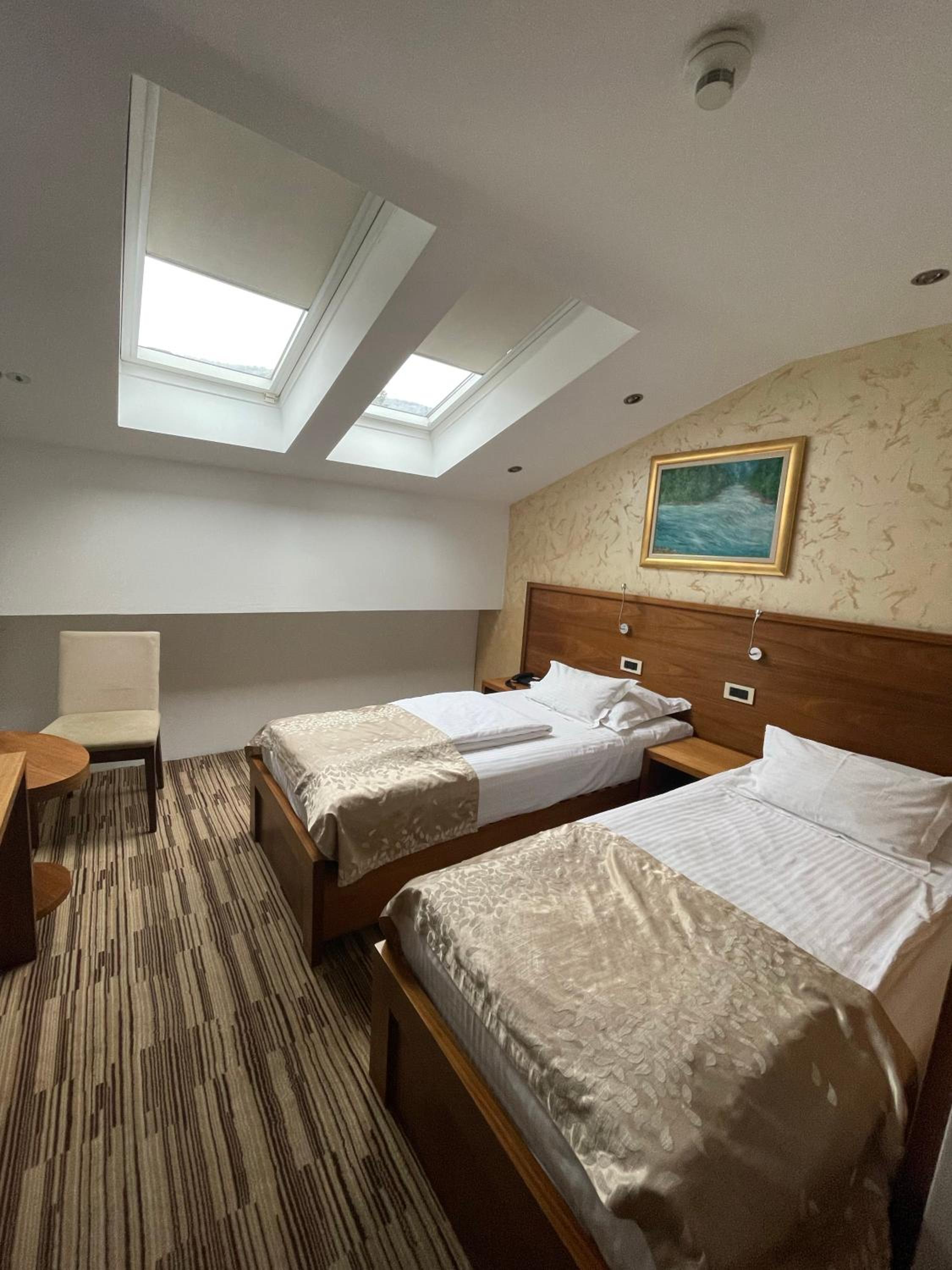 Standard Twin Room - Photo 1