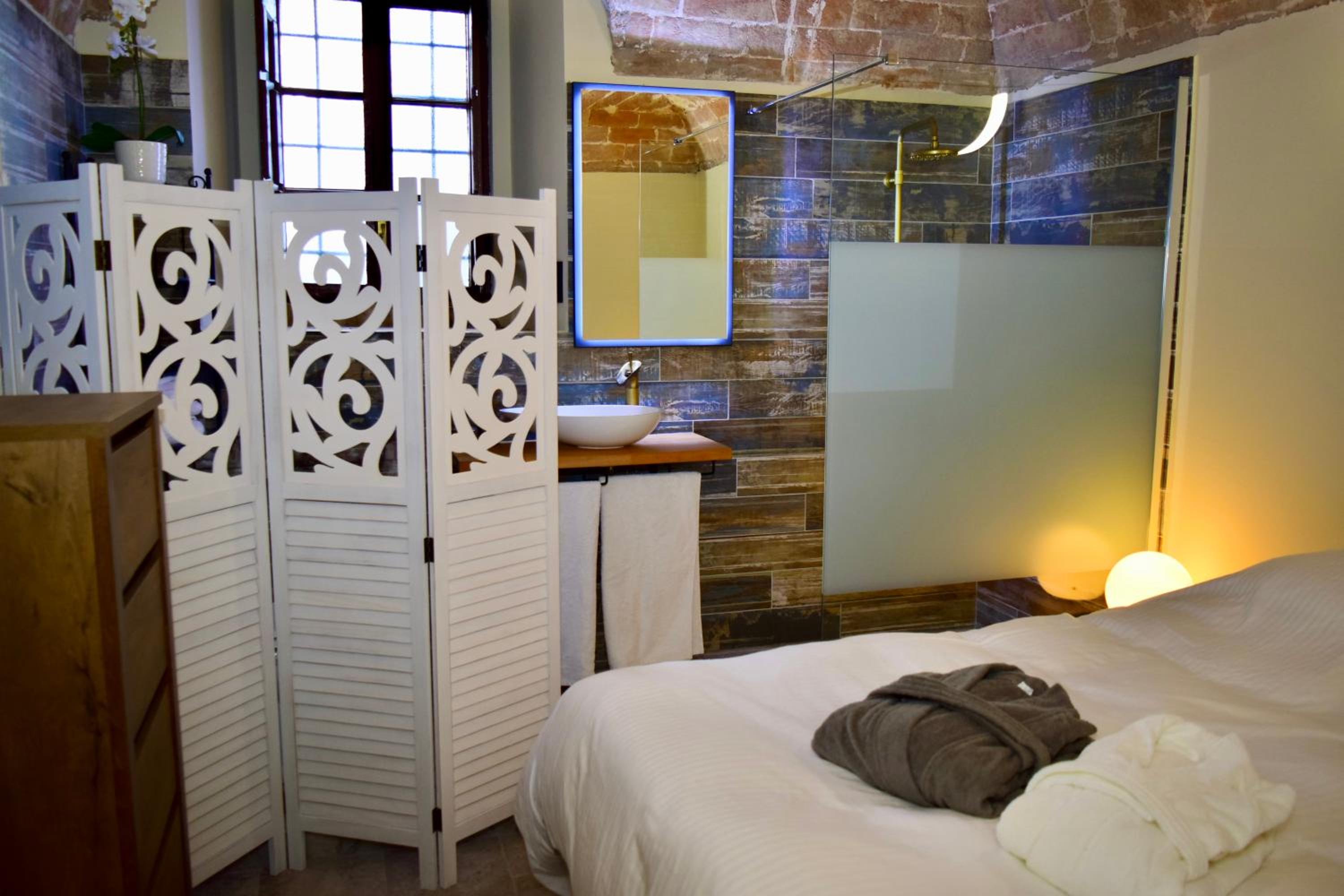 Deluxe Double Or Twin Room With Mountain View