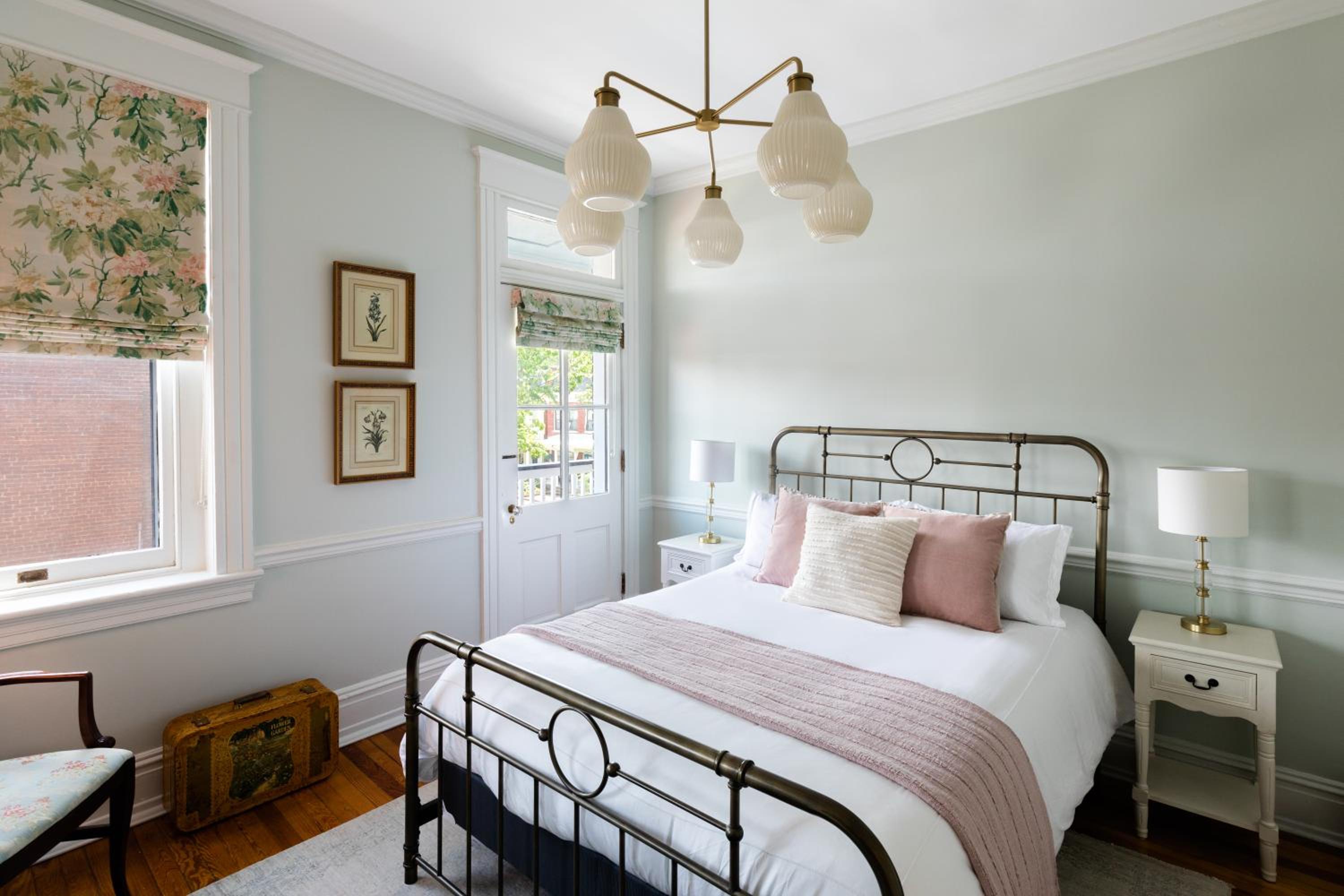 Queen Room with Balcony - Photo 1