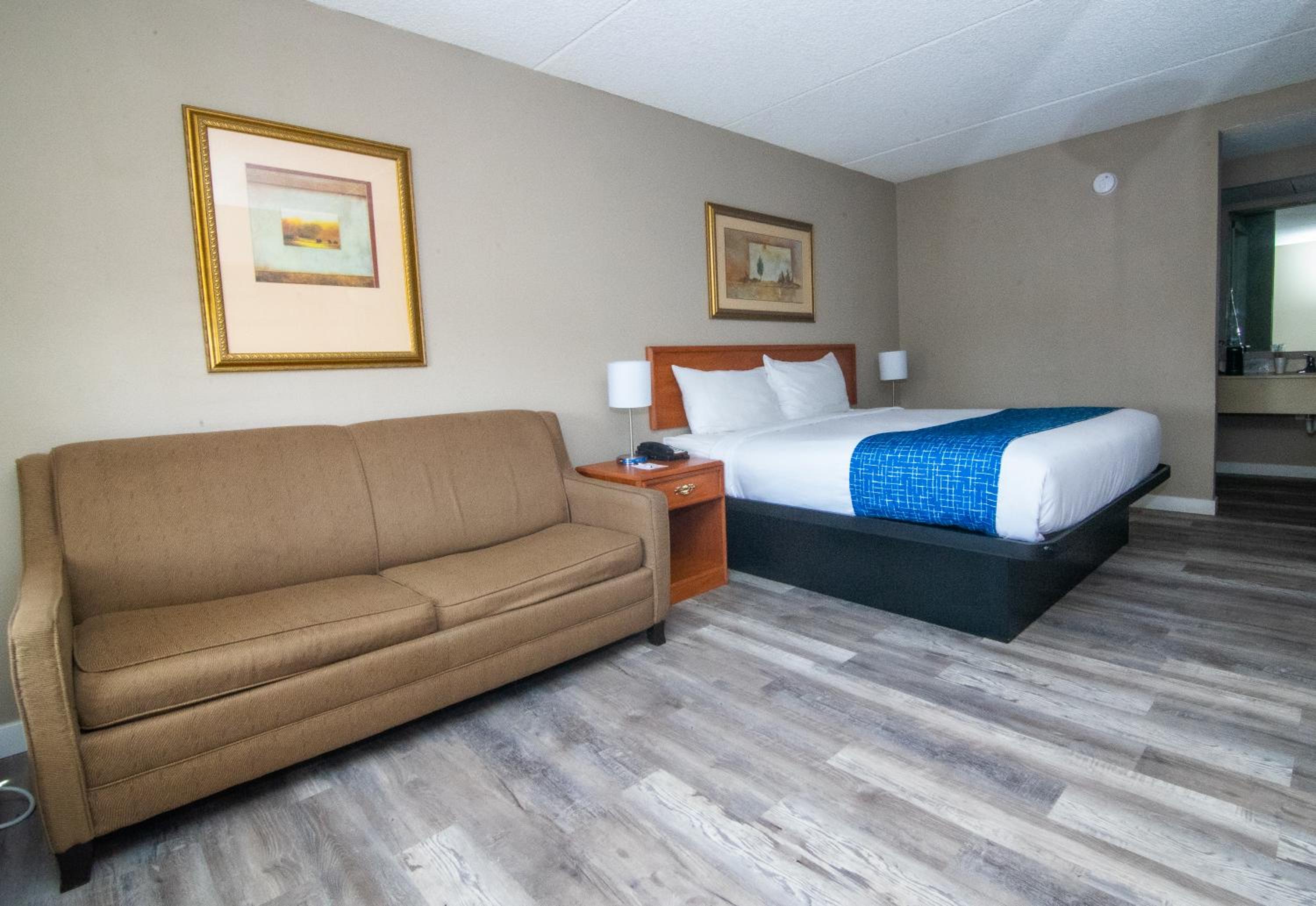 1 King Bed, Deluxe Room, Non-Smoking - Photo 2