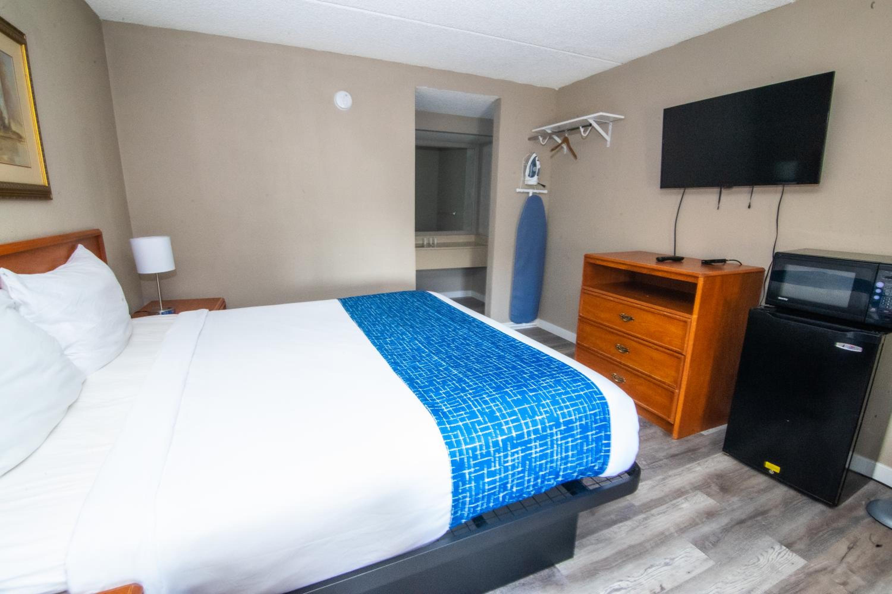 1 King Bed, Deluxe Room, Non-Smoking - Photo 3
