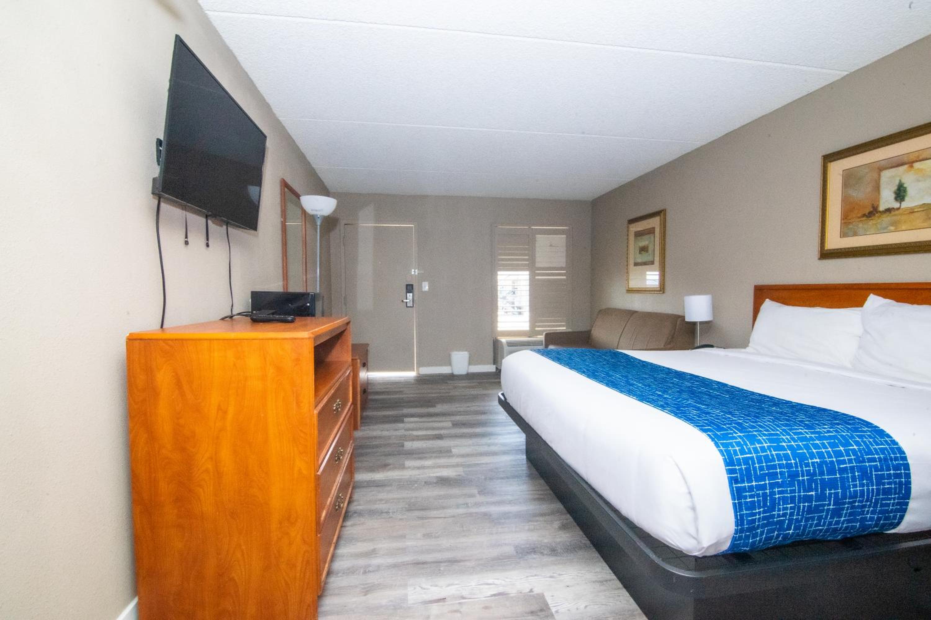 1 King Bed, Deluxe Room, Non-Smoking - Photo 6