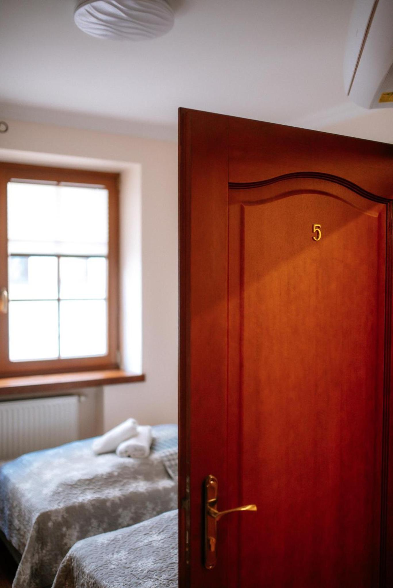 Double Room with Private Bathroom - Photo 22