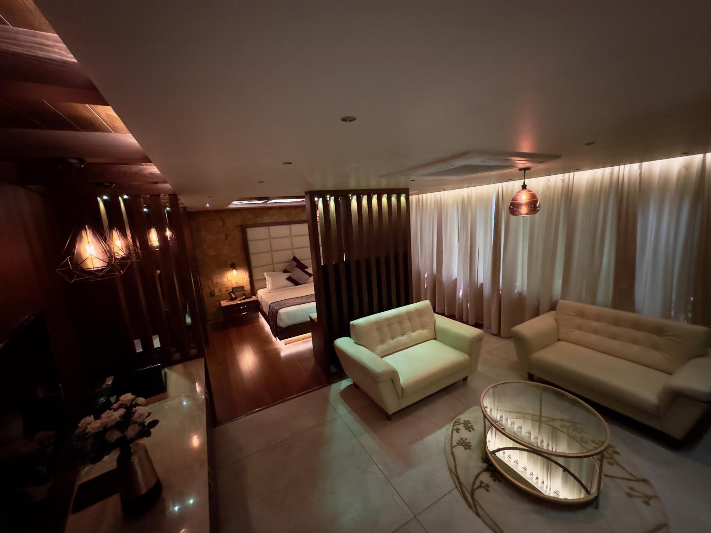 One-Bedroom Suite - Photo 13