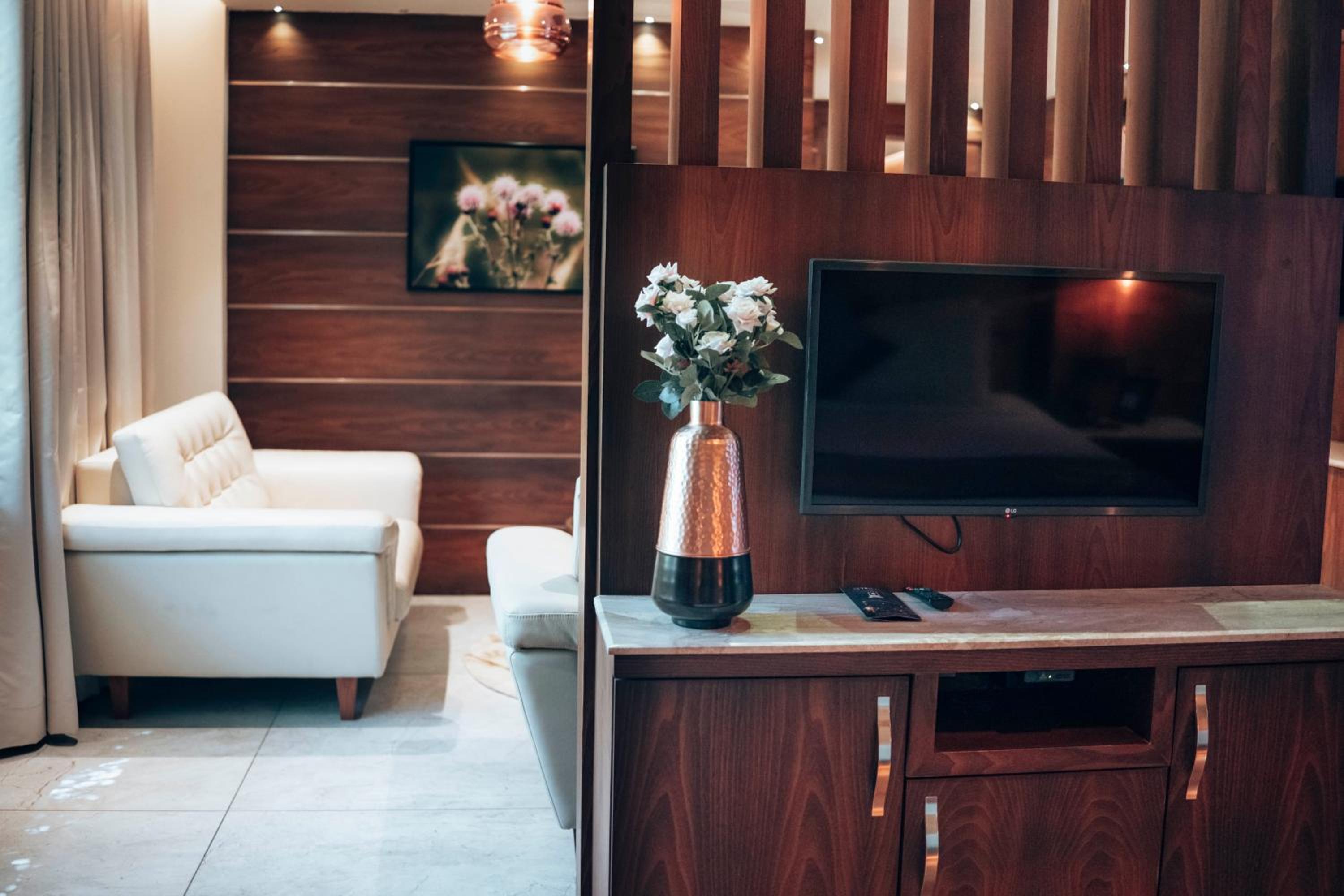 One-Bedroom Suite - Photo 27