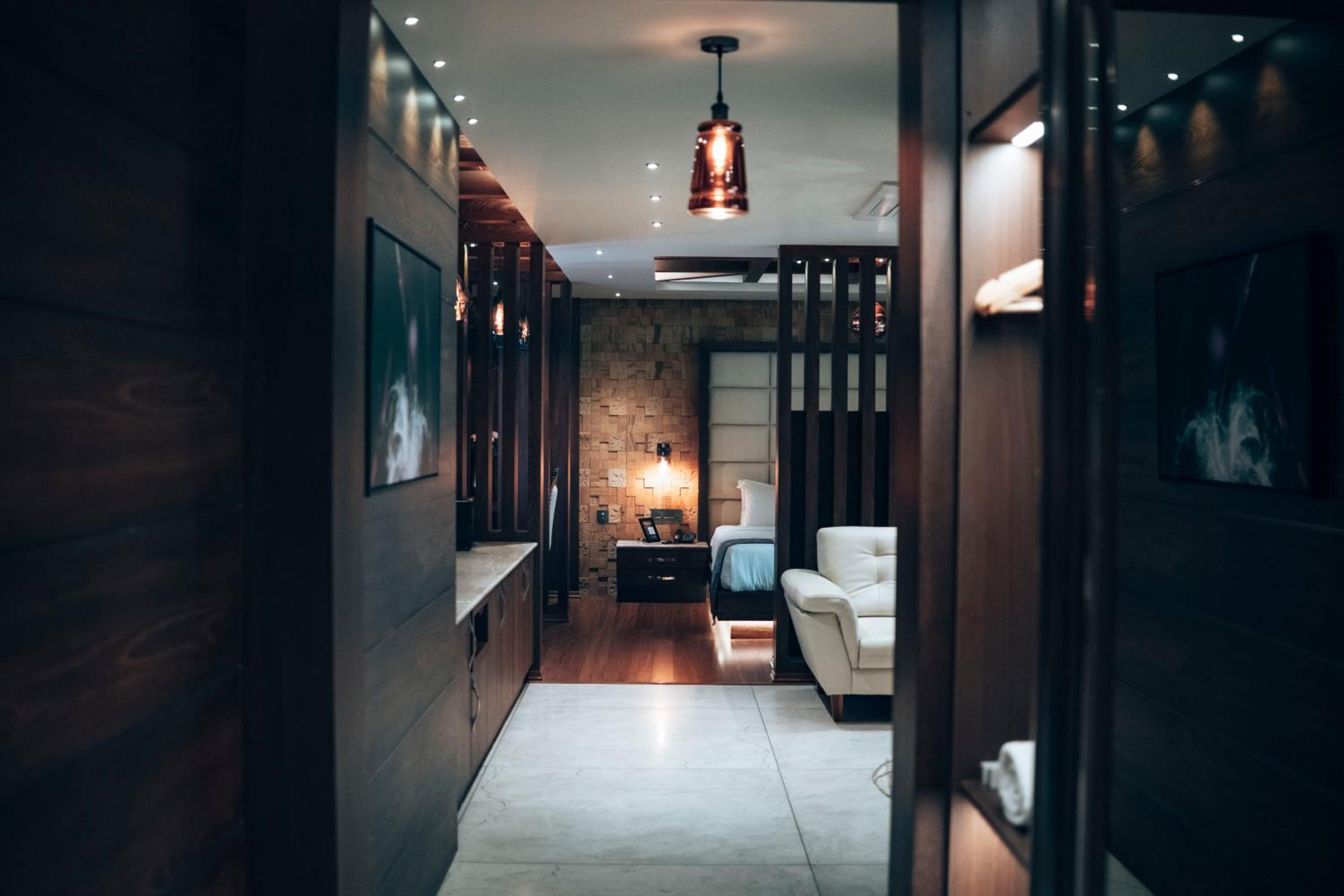 One-Bedroom Suite - Photo 24