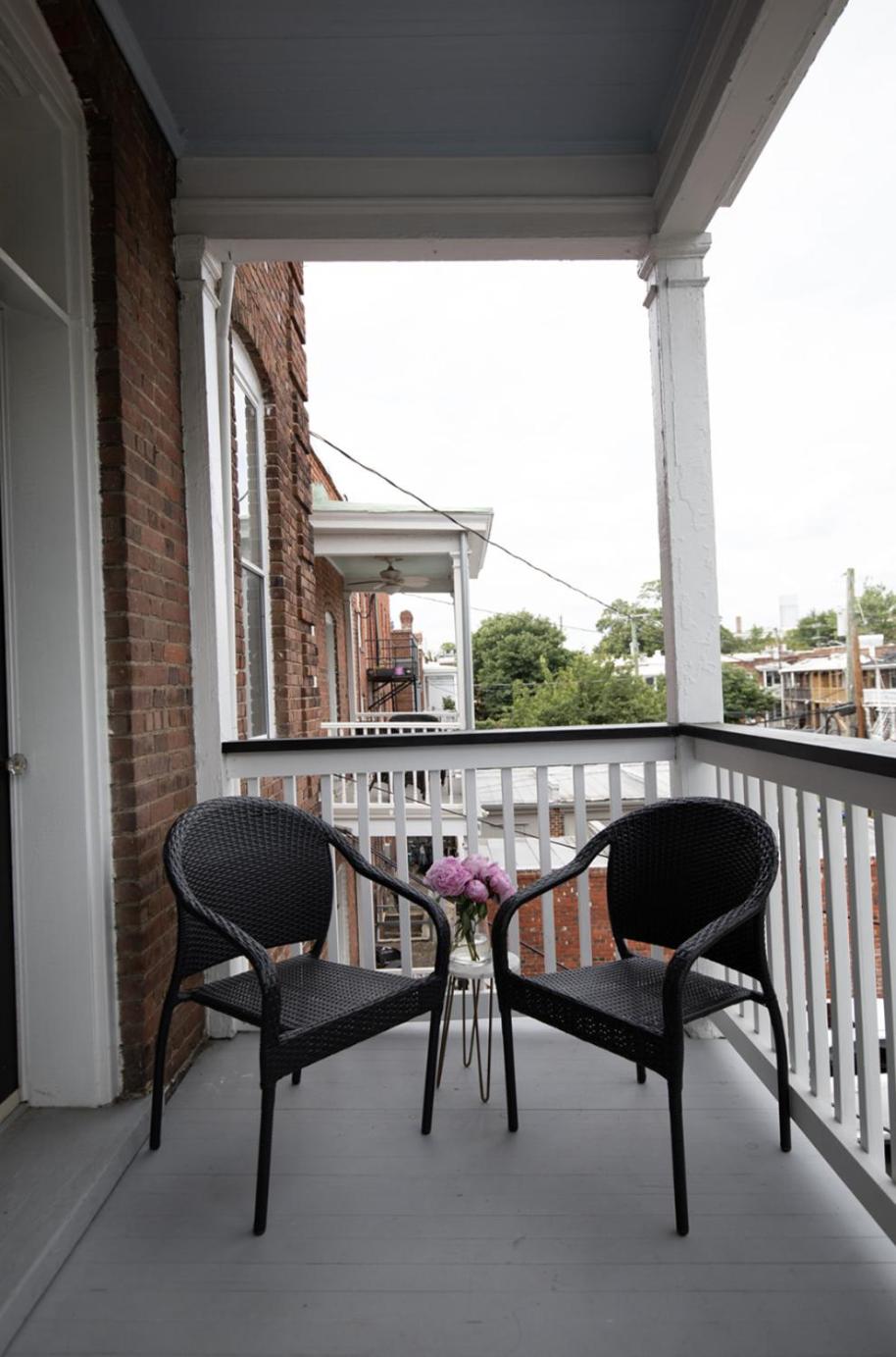 Queen Room with Balcony - Photo 2