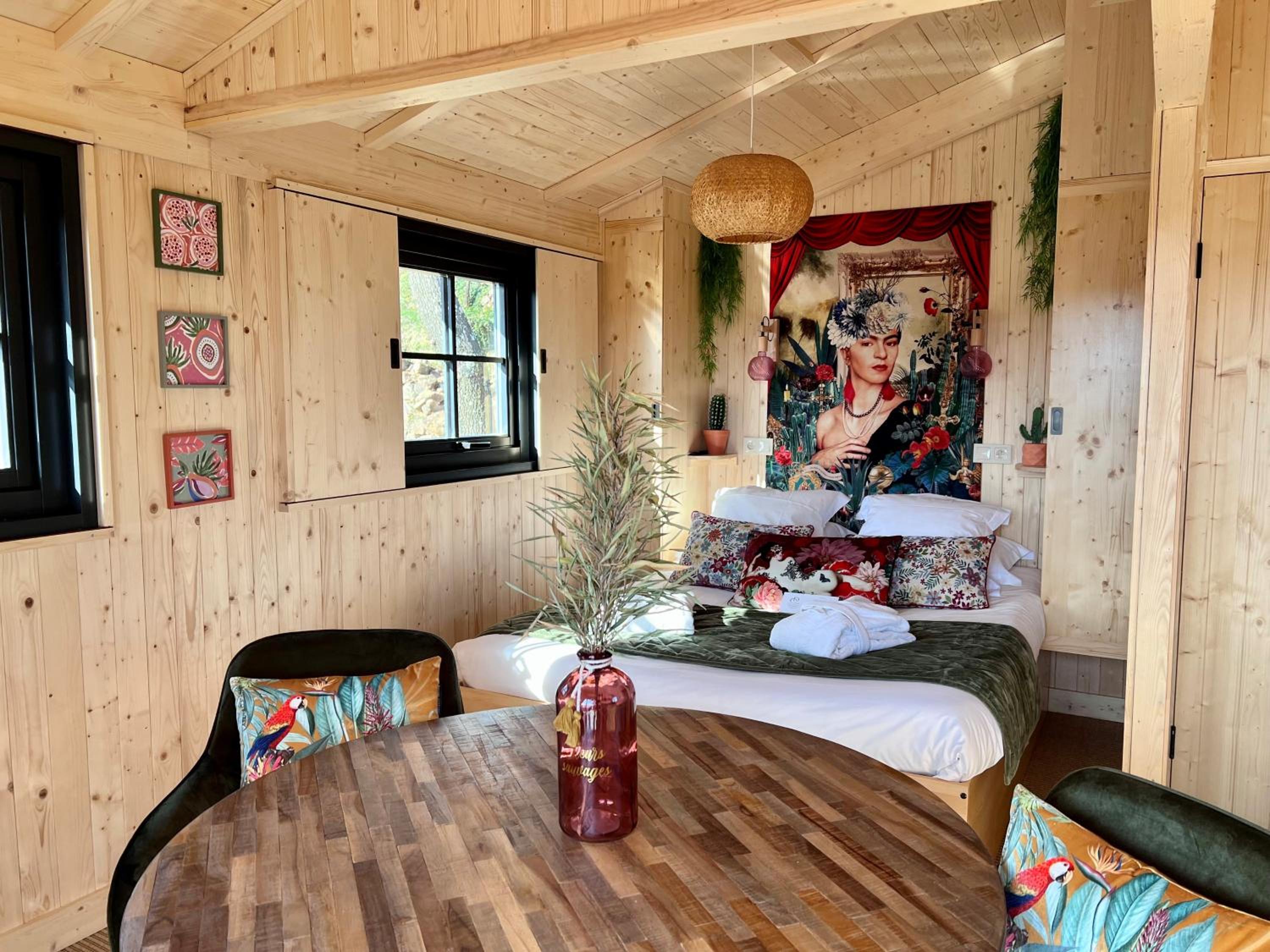 Cottage with Garden View - Photo 2