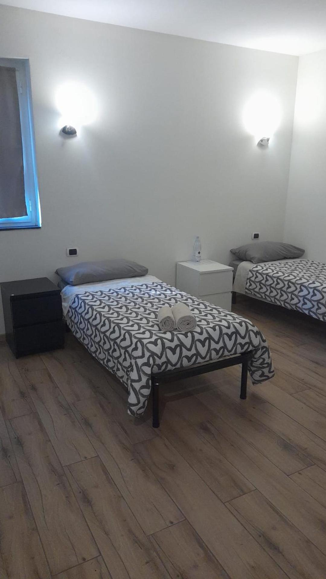 Budget Twin Room - Photo 3