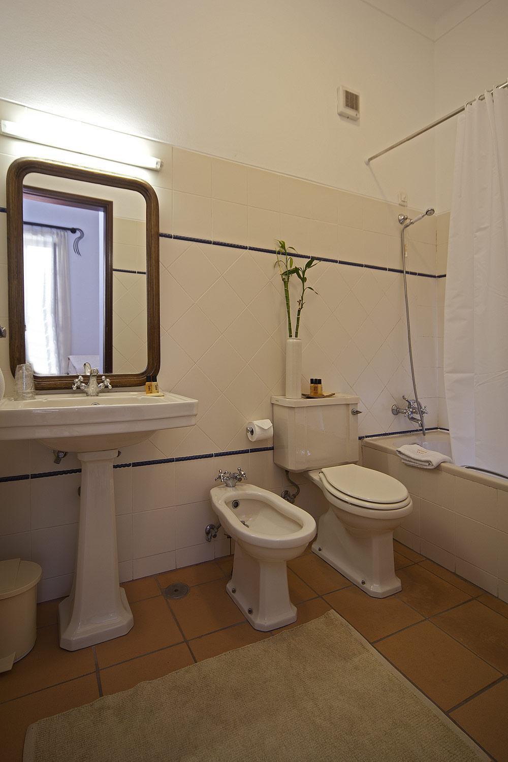 Double or Twin Room - Photo 15