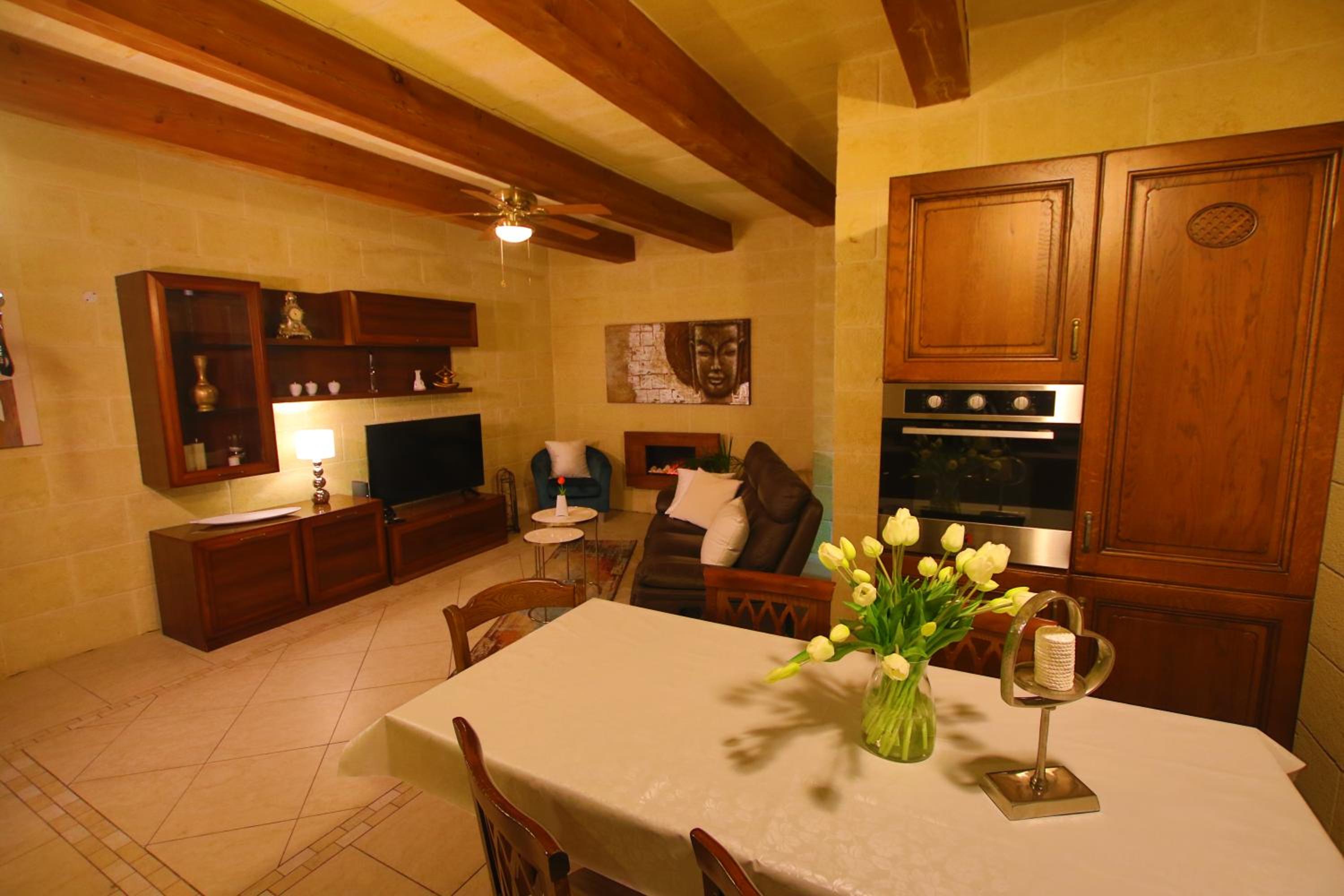 Three-Bedroom House photo 2