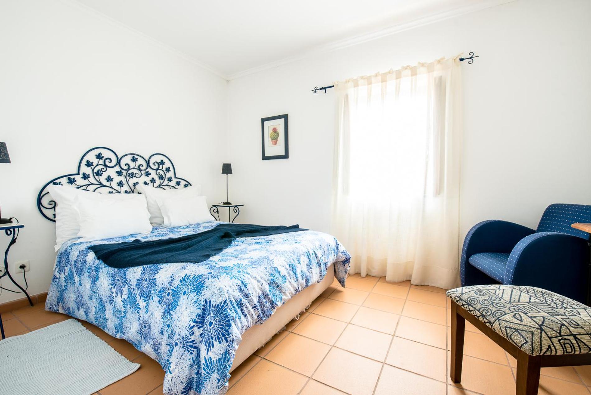 Double or Twin Room - Photo 9