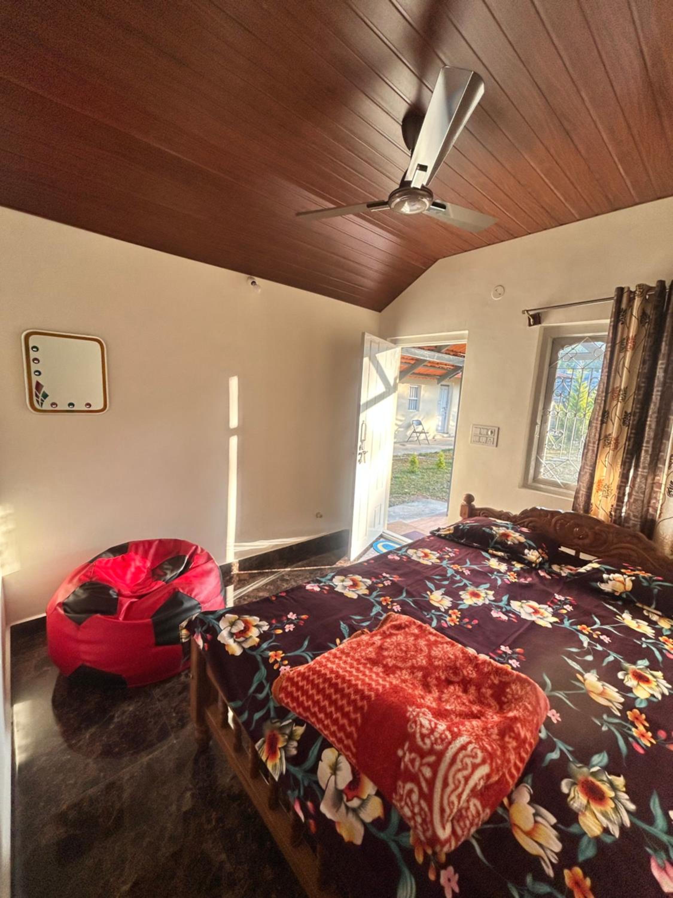 Deluxe Double Room (2 Adults + 1 Child) photo 1