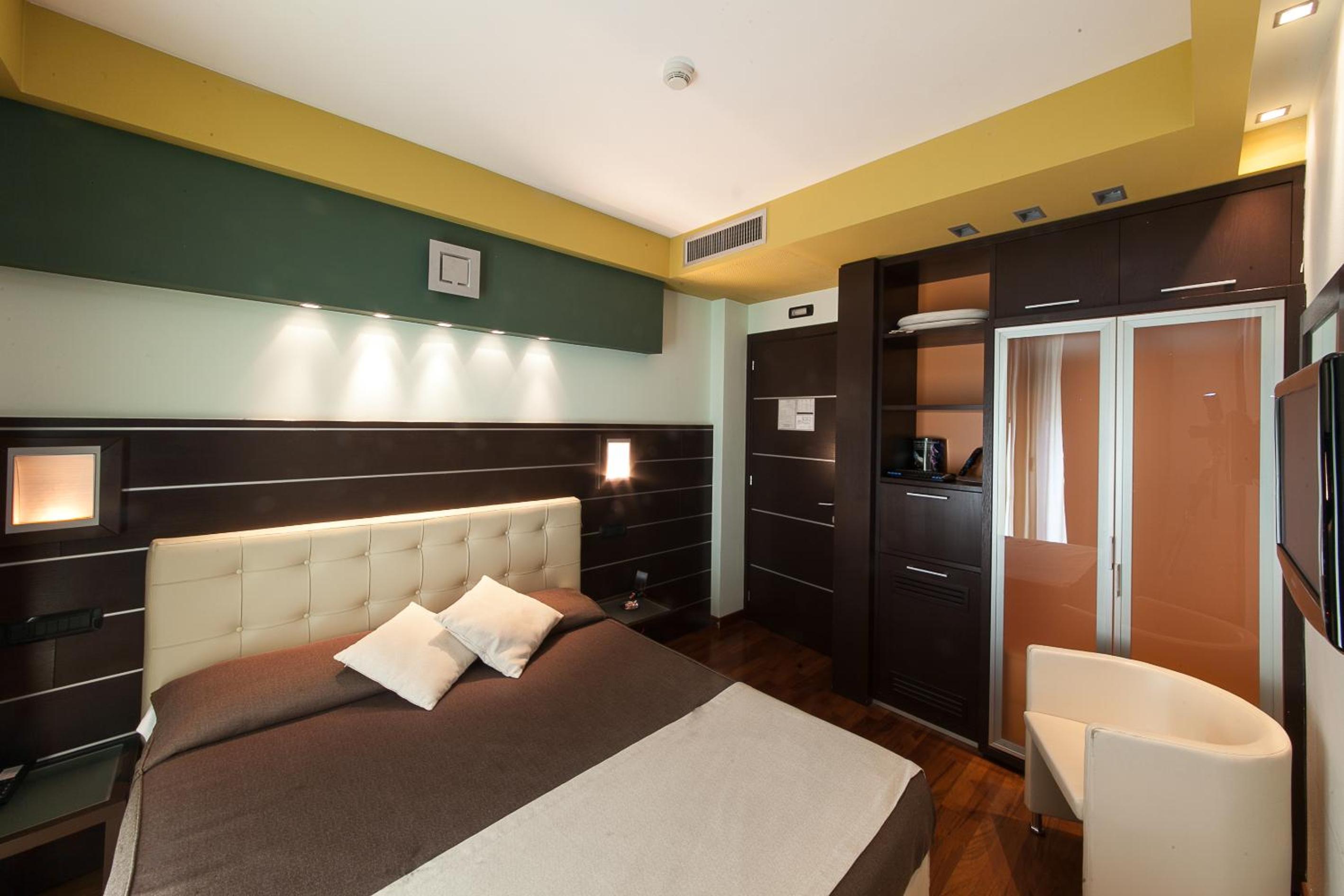 Deluxe Double Room with Lake View