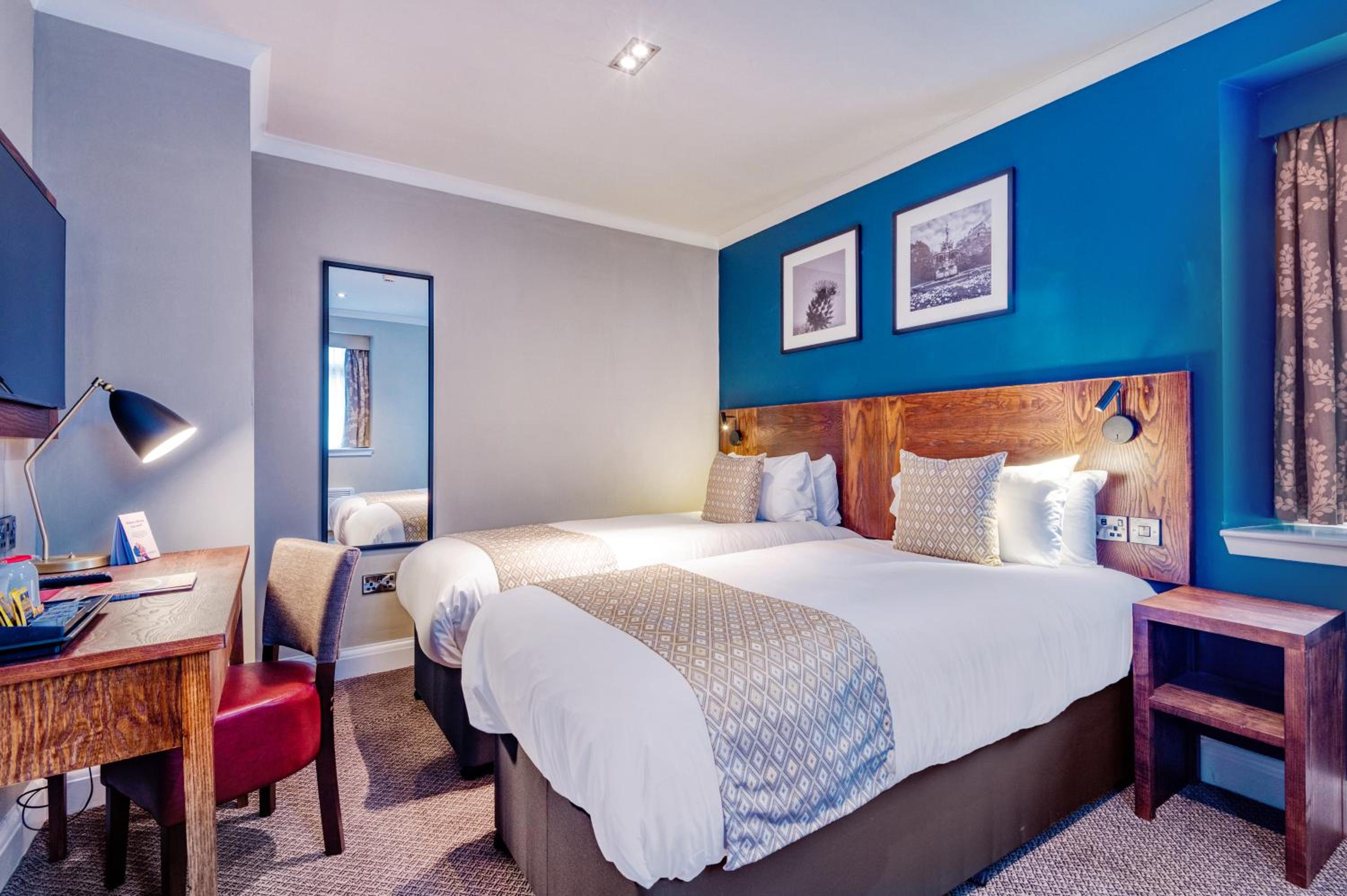 Standard Twin Room - Photo 4