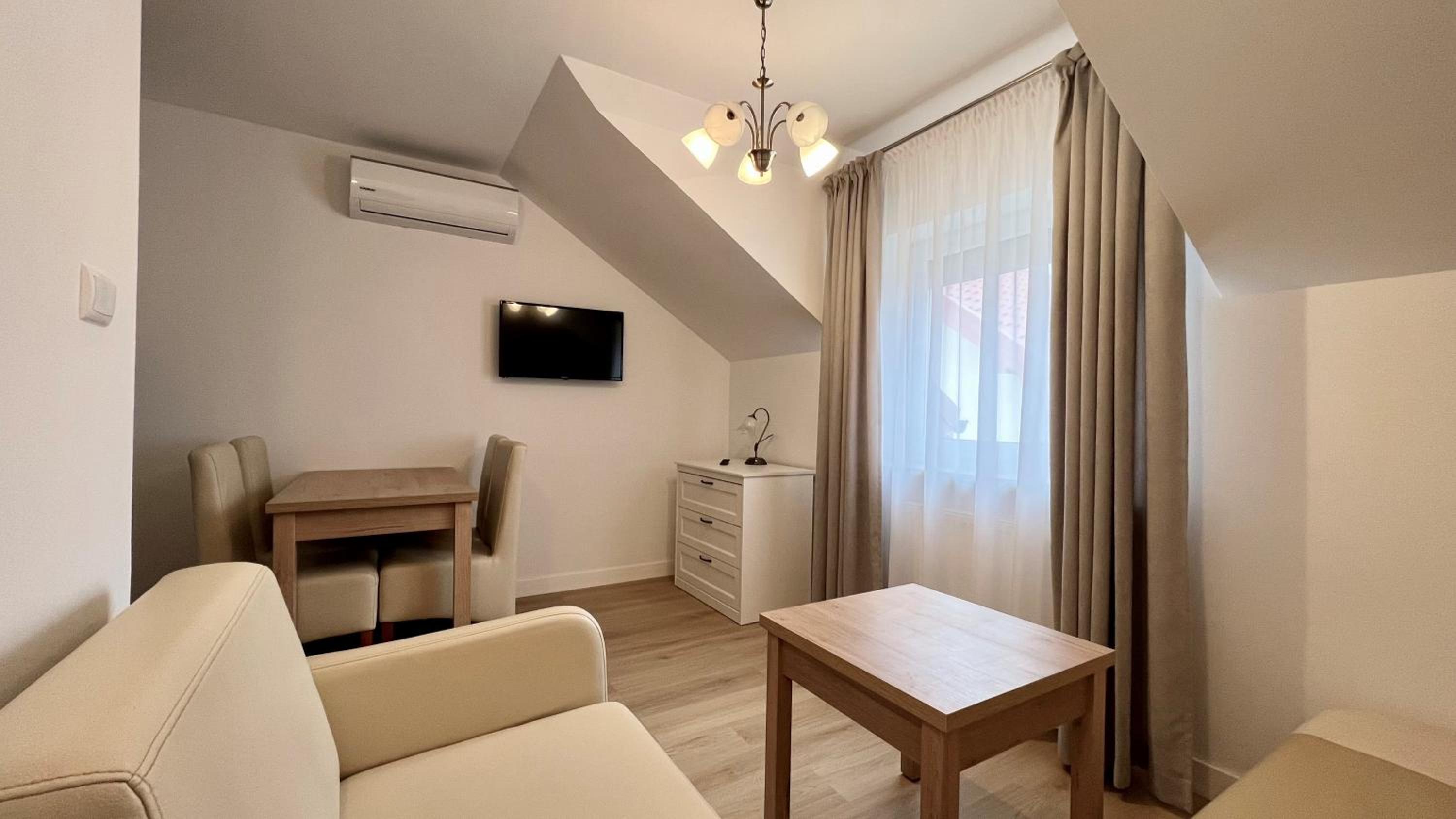 One-Bedroom Apartment photo 1