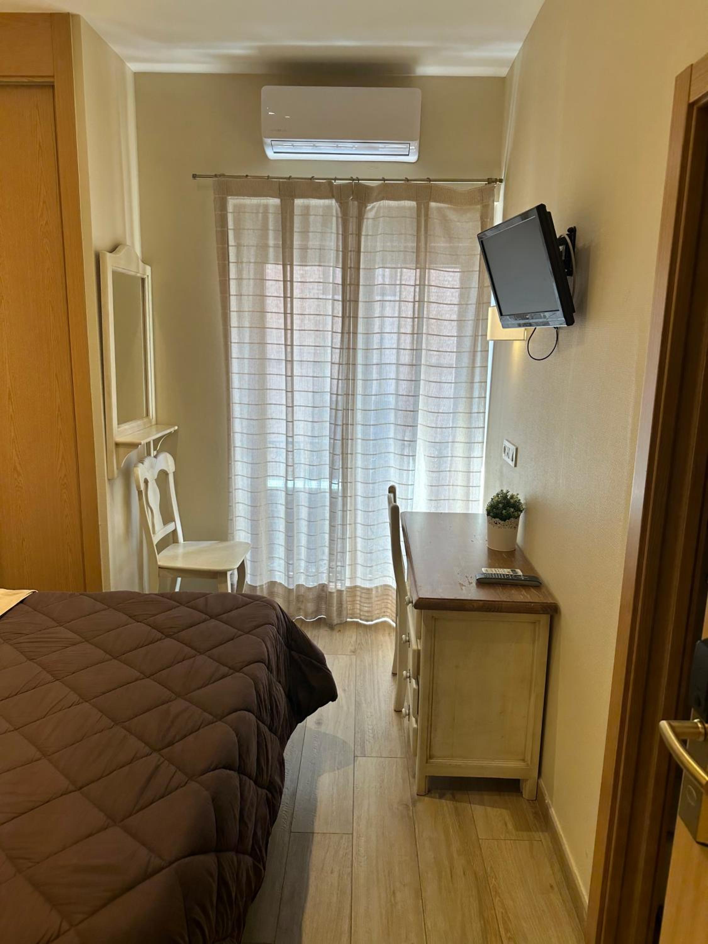 Double or Twin Room - Photo 1