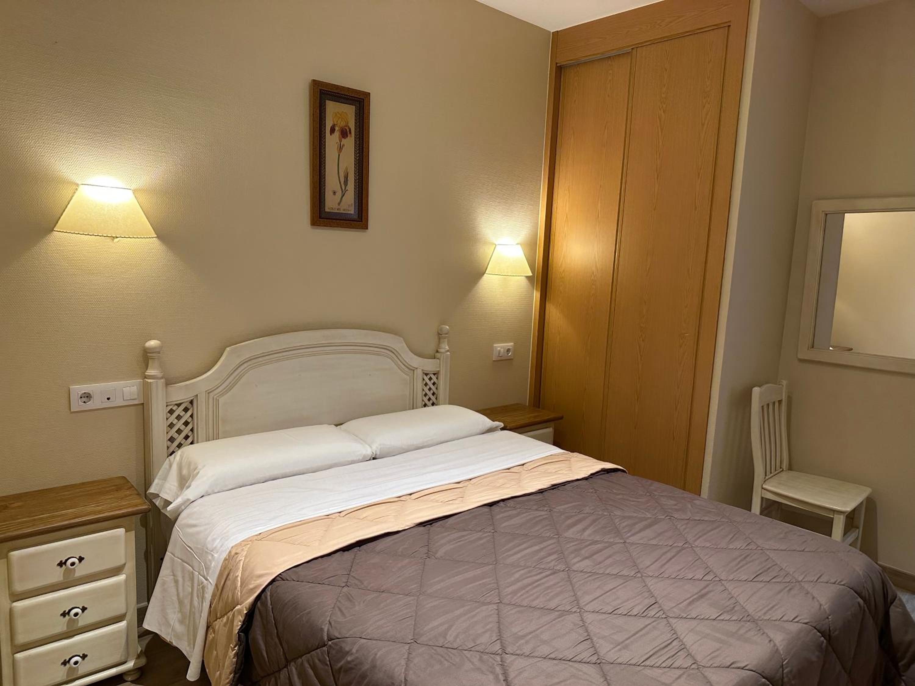Double or Twin Room - Photo 10