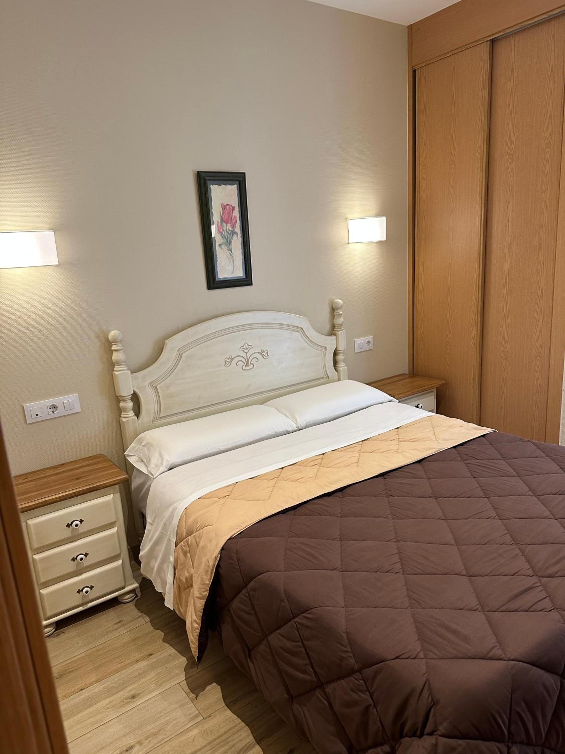 Double or Twin Room - Photo 7