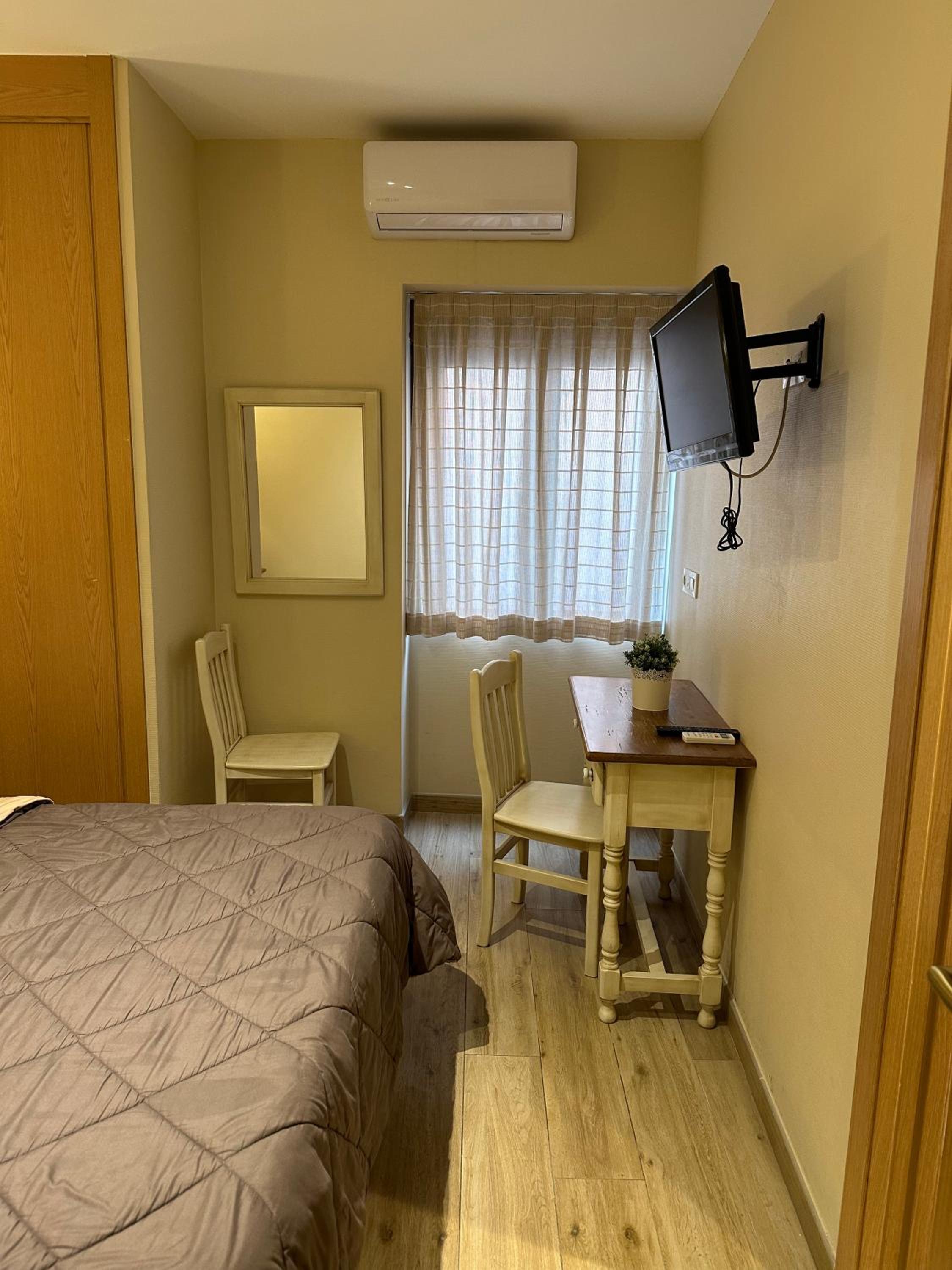 Double or Twin Room - Photo 3