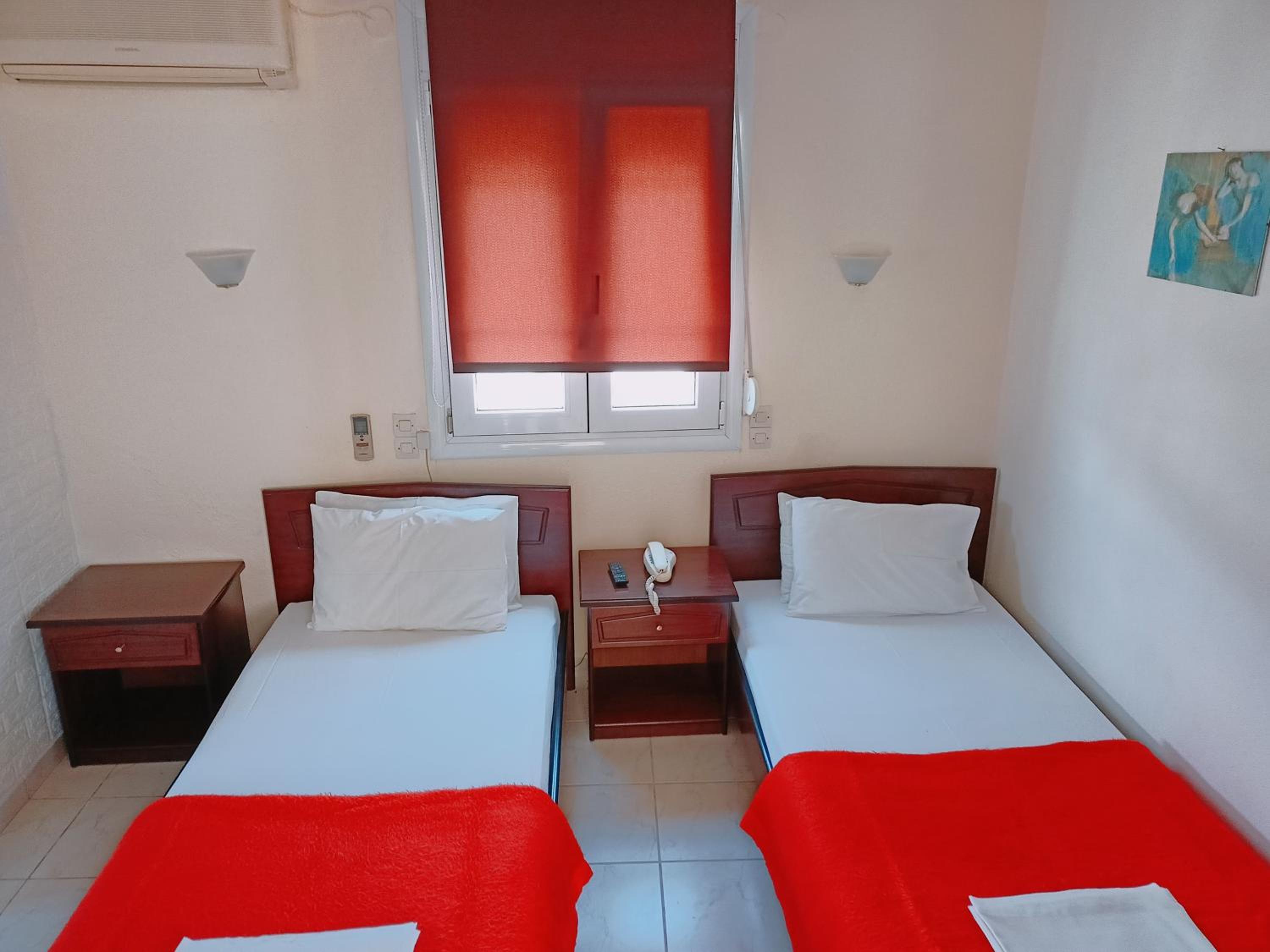 Budget Twin Room photo 3