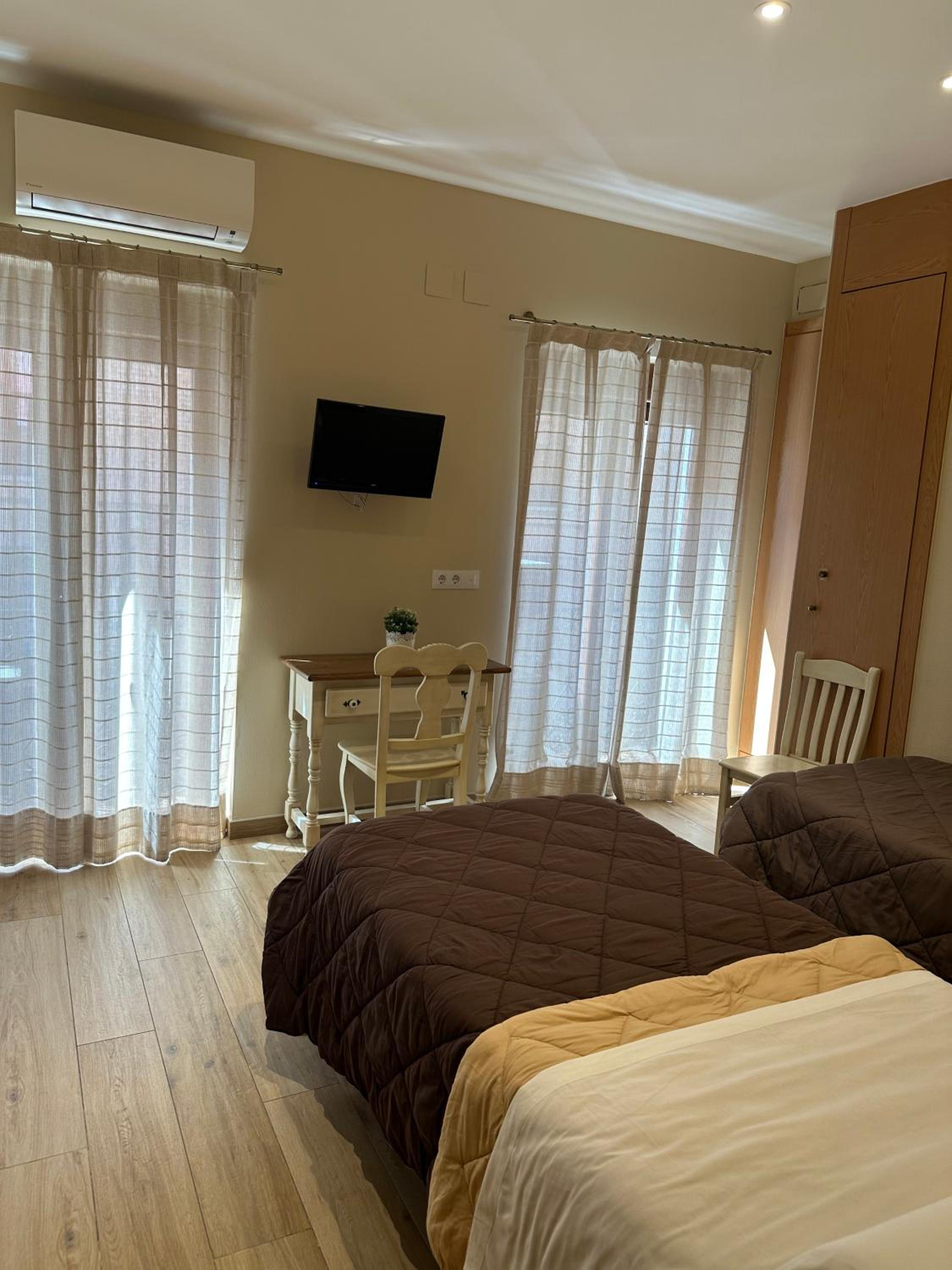 Double or Twin Room - Photo 15