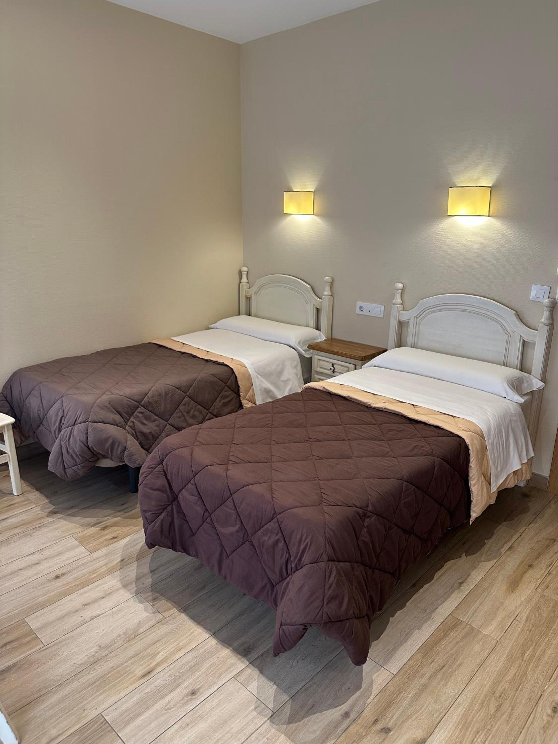 Double or Twin Room - Photo 14