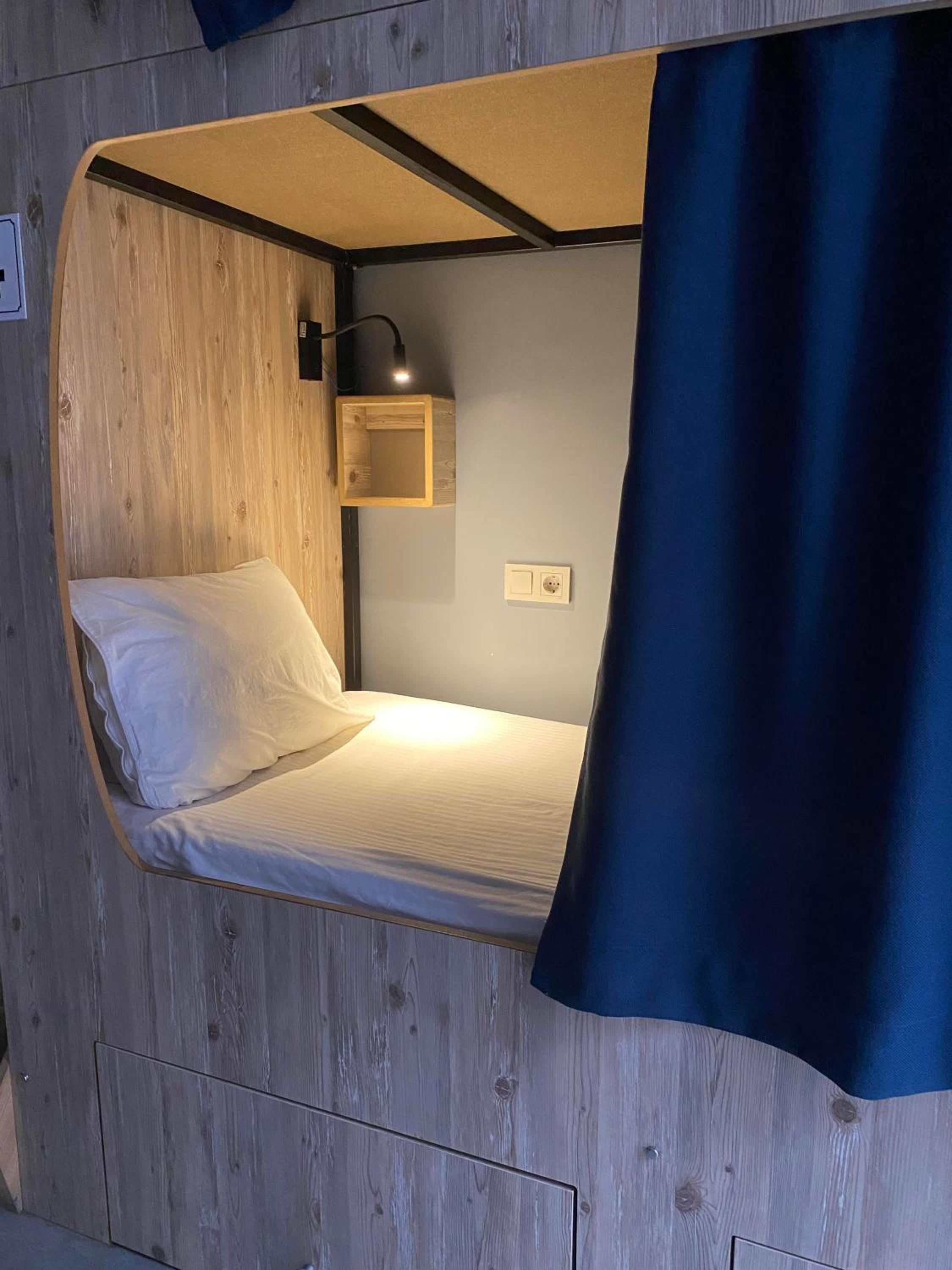 Bed in 6-Bed Female Dormitory Room photo 2