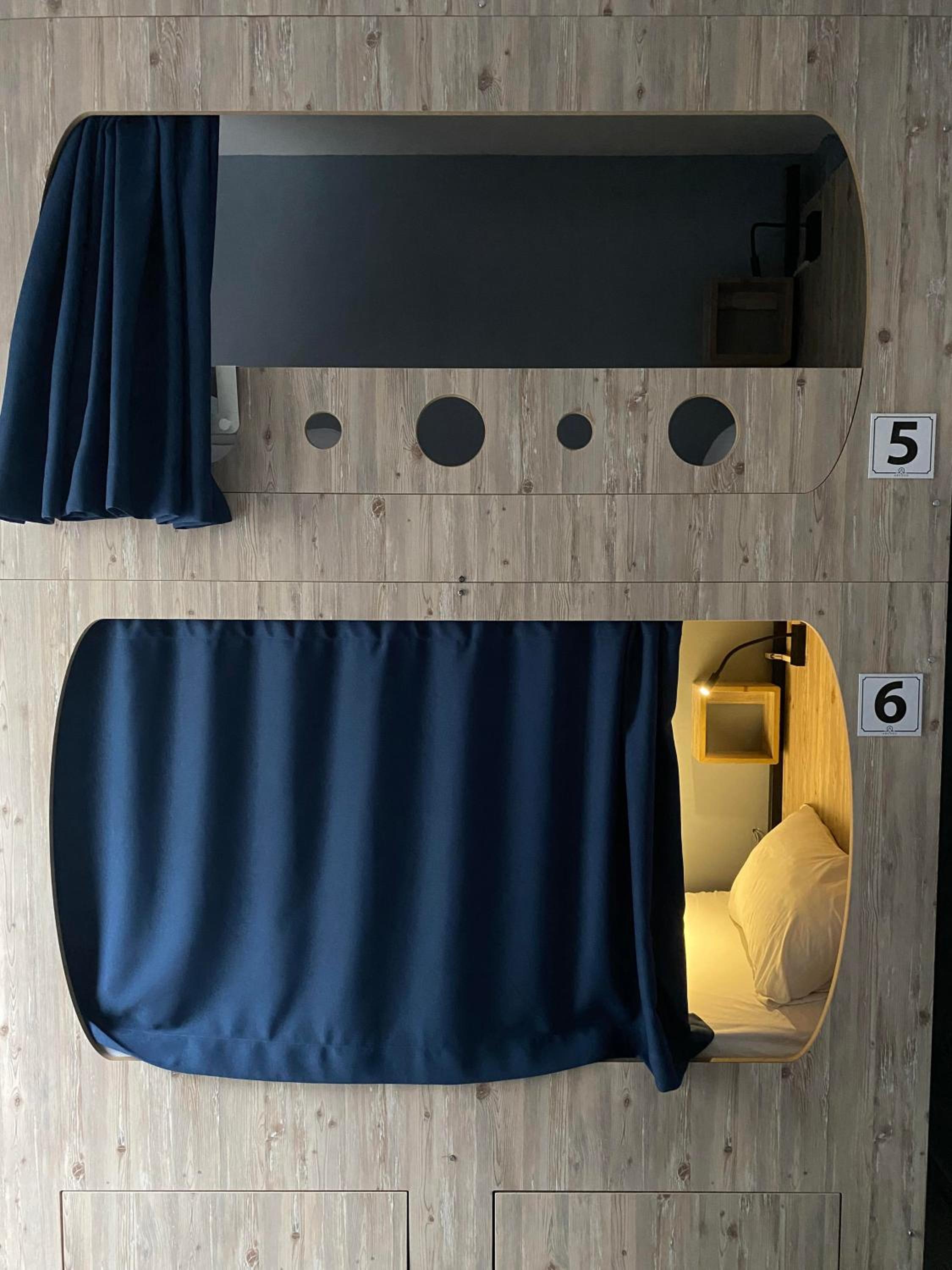 Bed in 6-Bed Male Dormitory Room photo 2