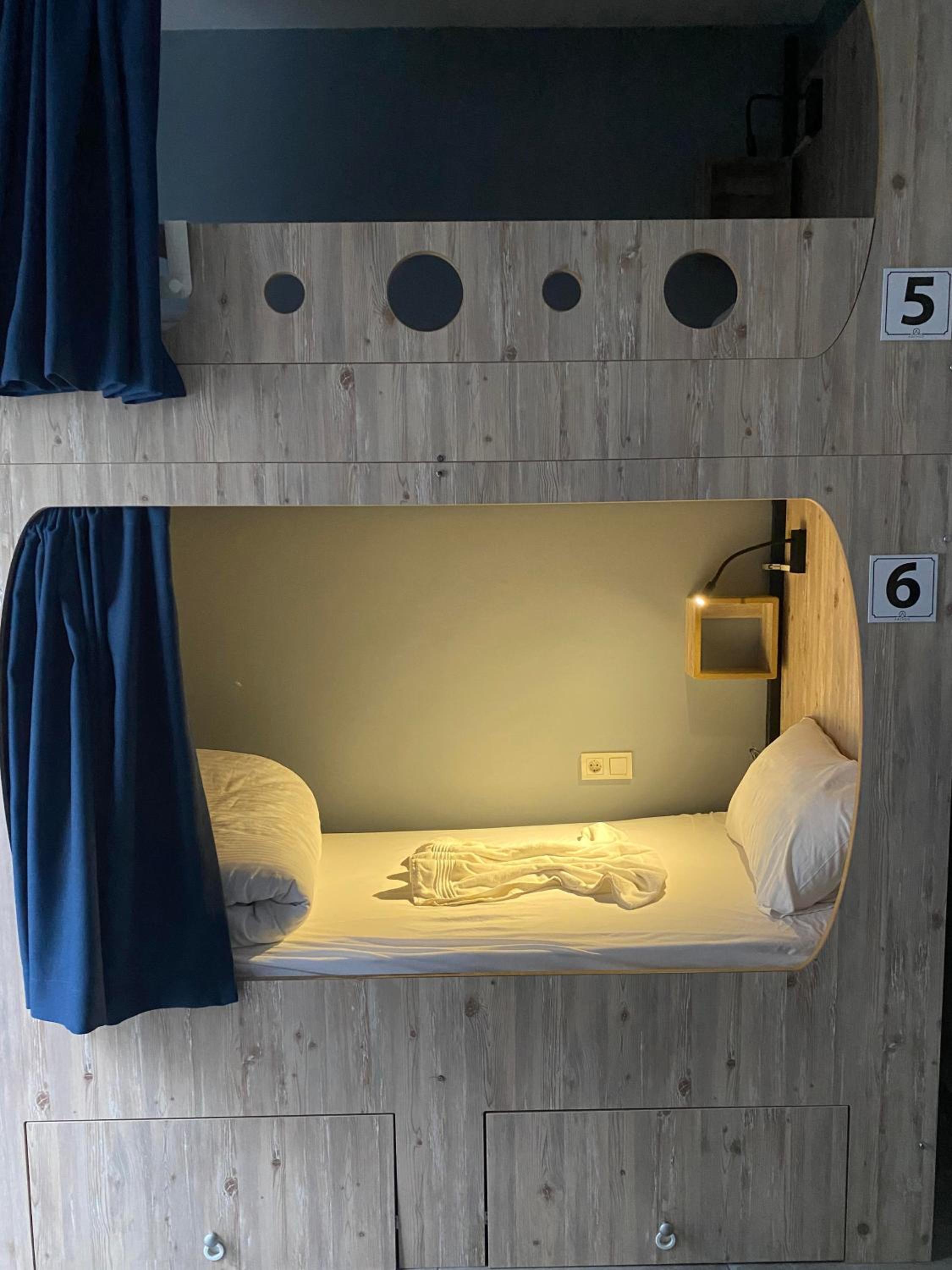 Bed in 6-Bed Male Dormitory Room photo 3