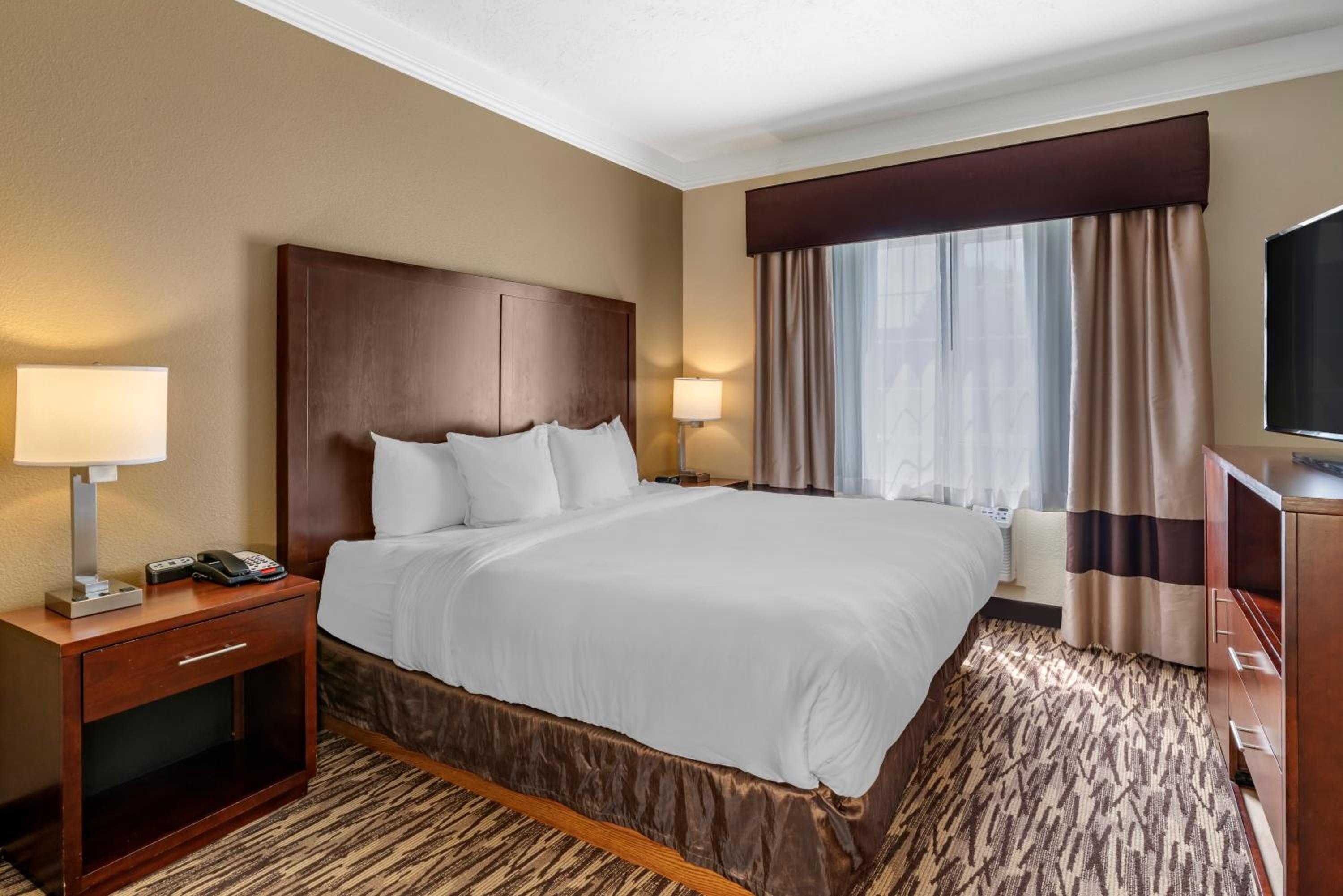 King Room - Non-Smoking - Photo 1
