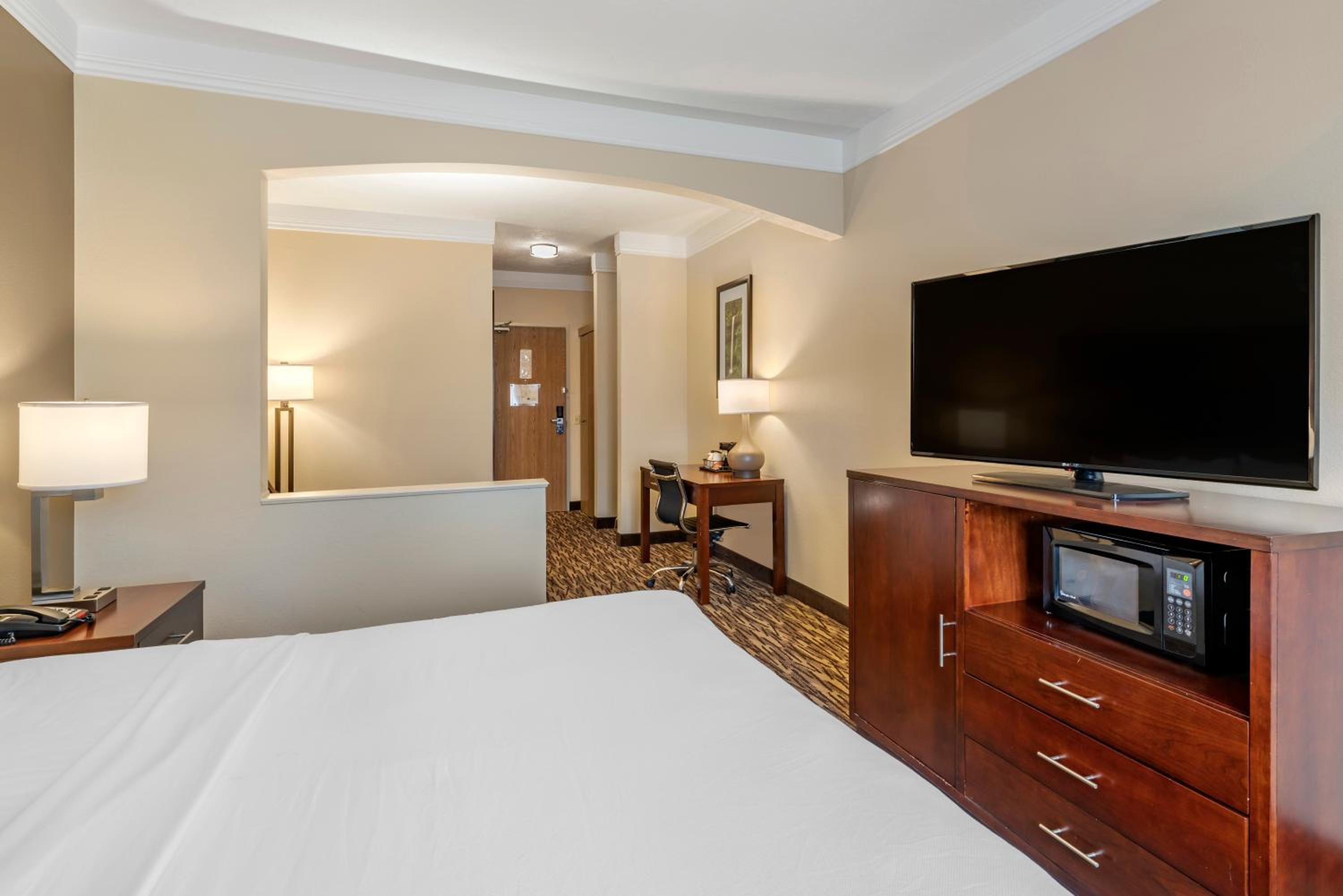 King Room - Non-Smoking - Photo 2