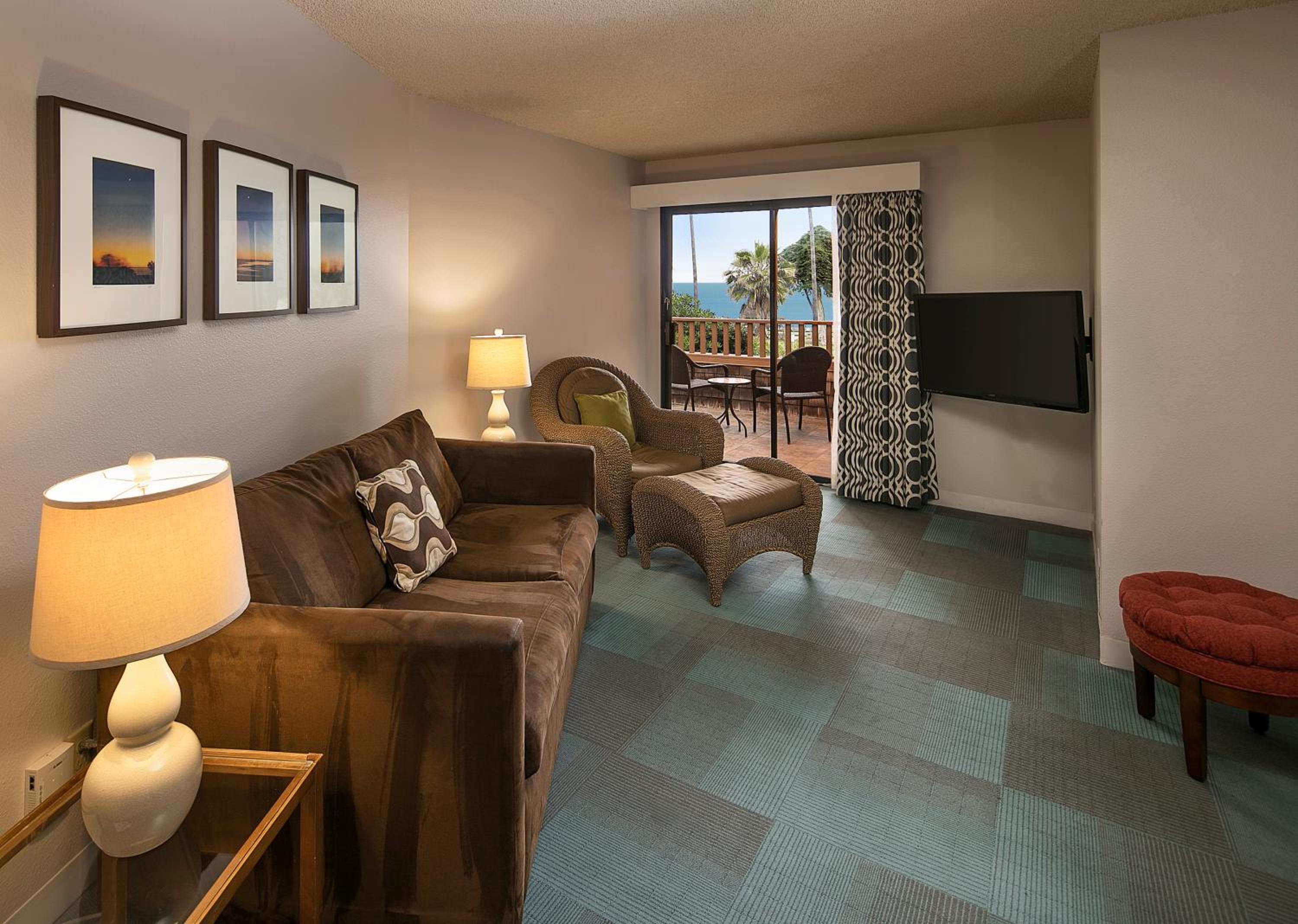 Cove Oceanview Queen Suite - Photo 4