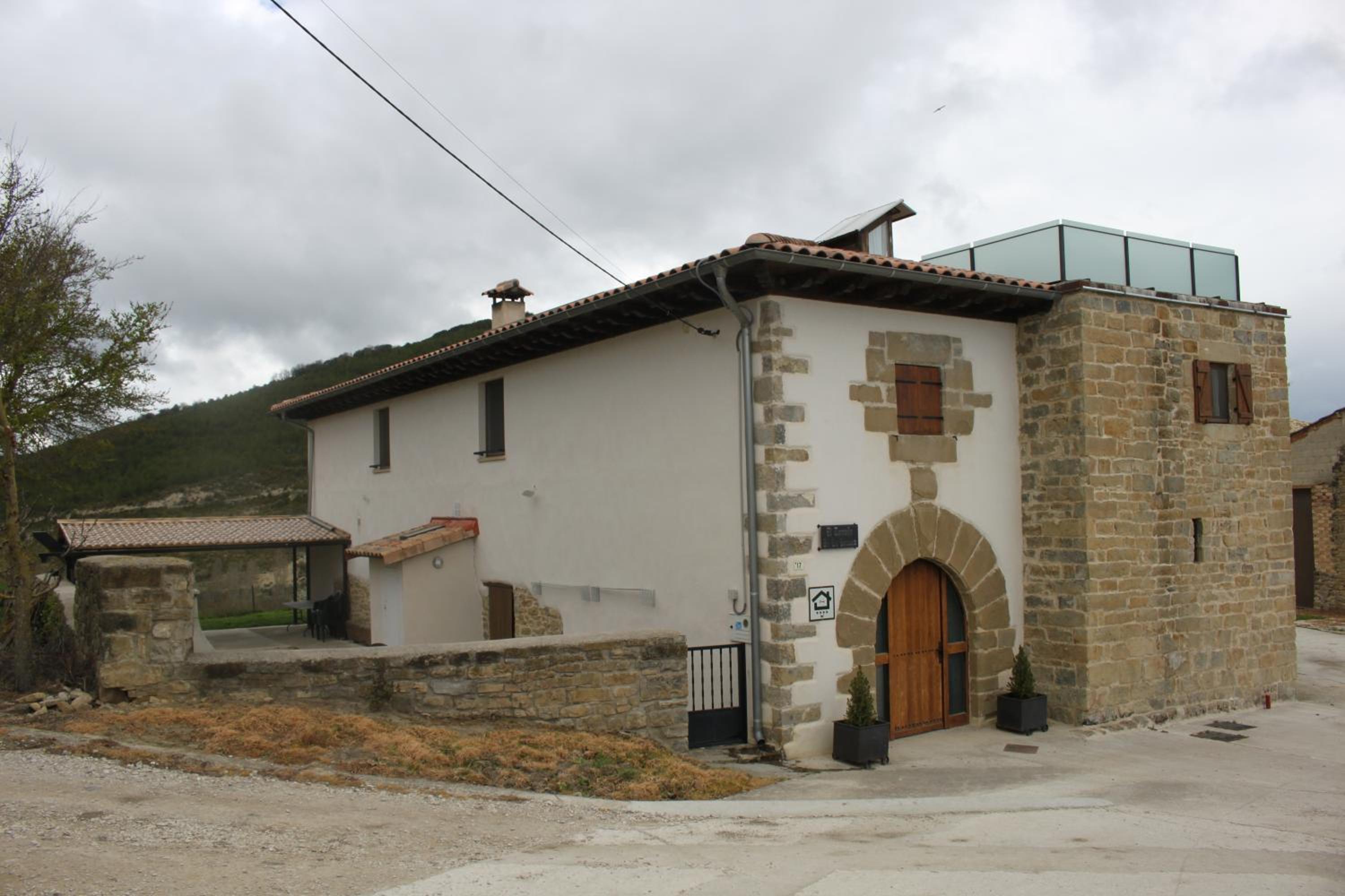 Eight-Bedroom House photo 3