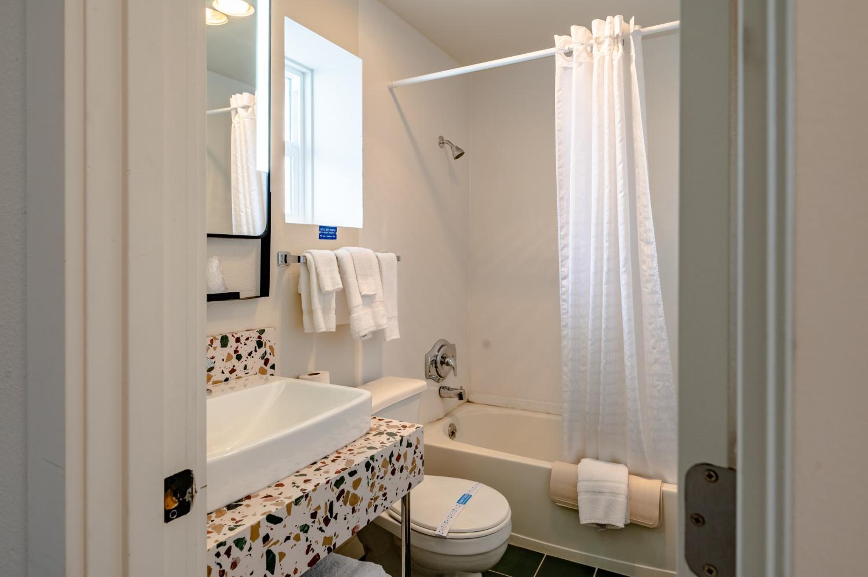 Deluxe Double Room with Sea View photo 3