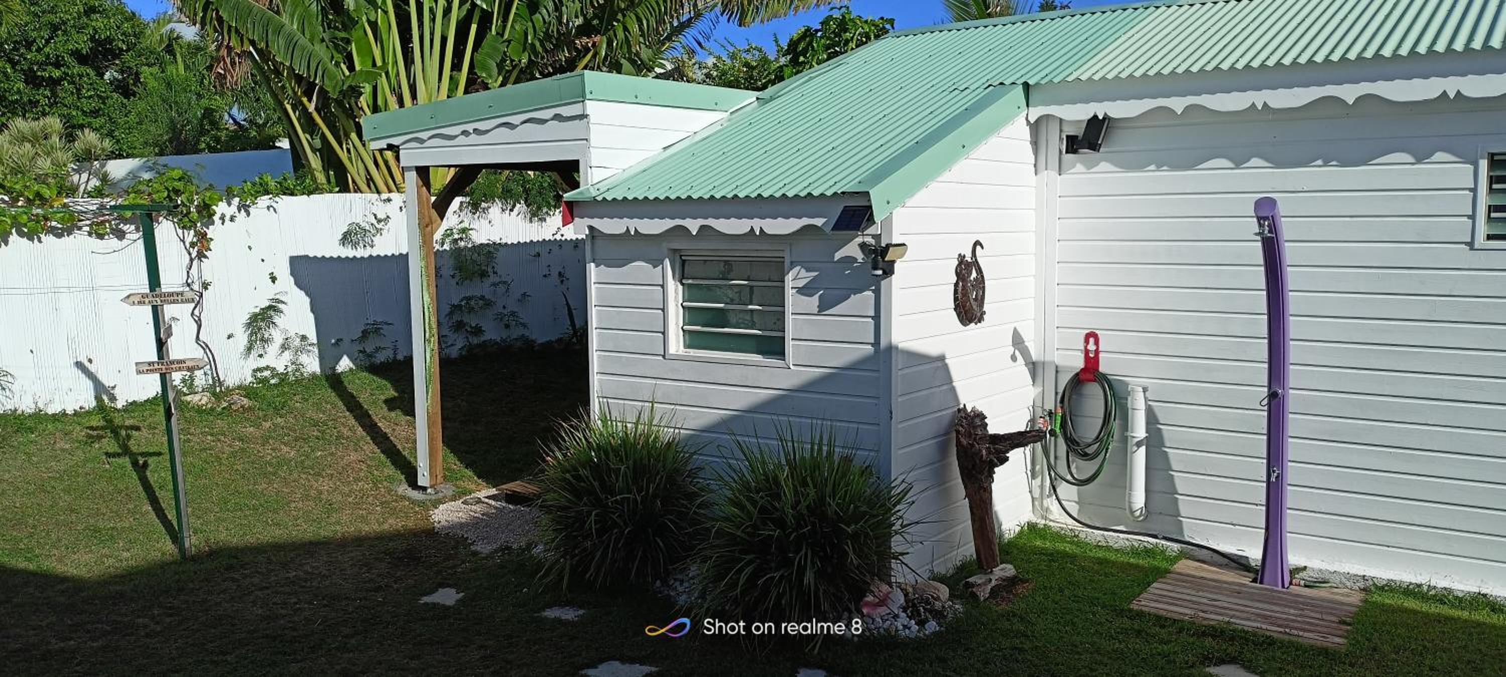 One-Bedroom House - Photo 41